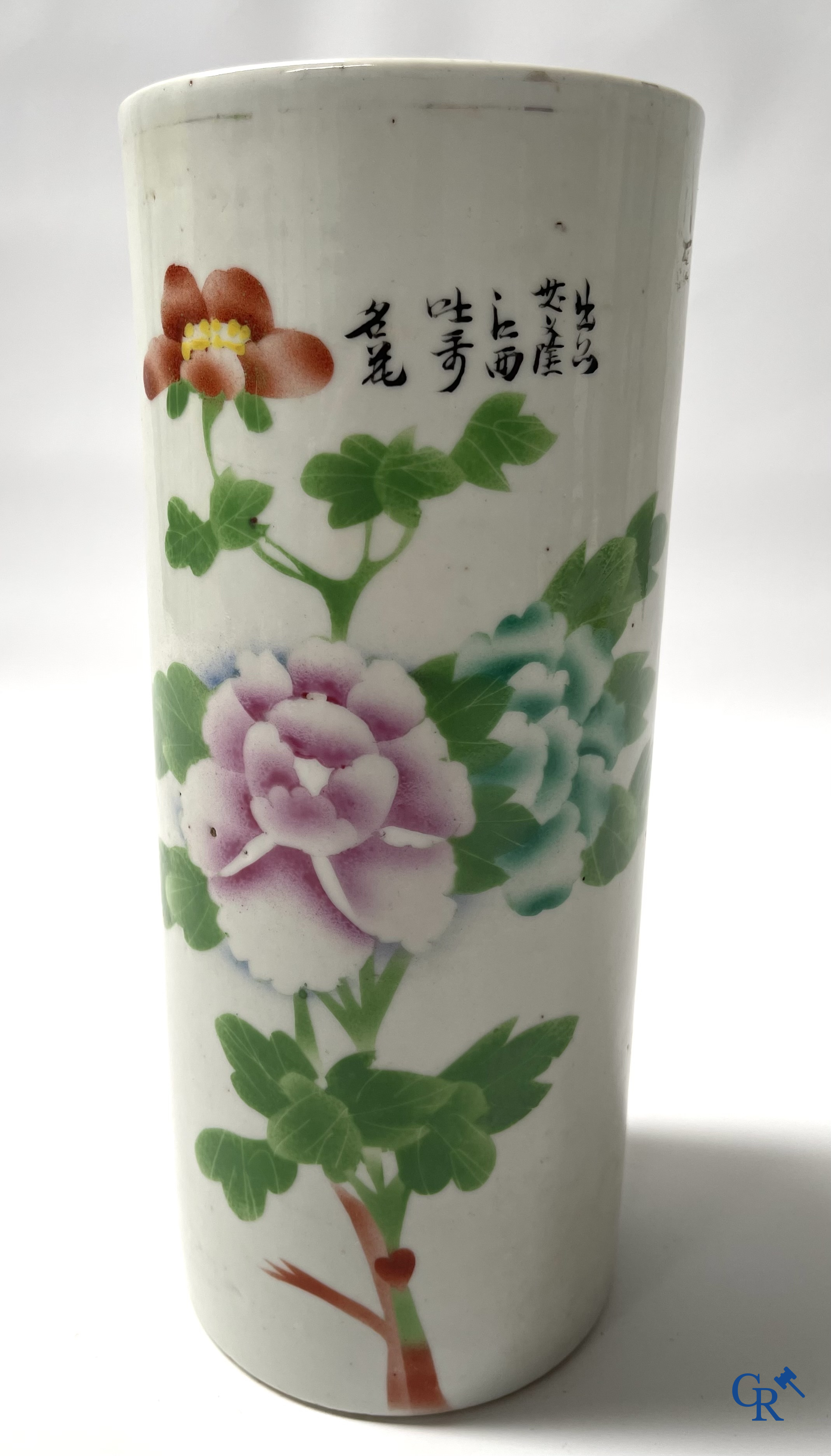 Asian Art, Chinese porcelain. Set of 5 Chinese hat stands of which 4 mounted as a lamp.