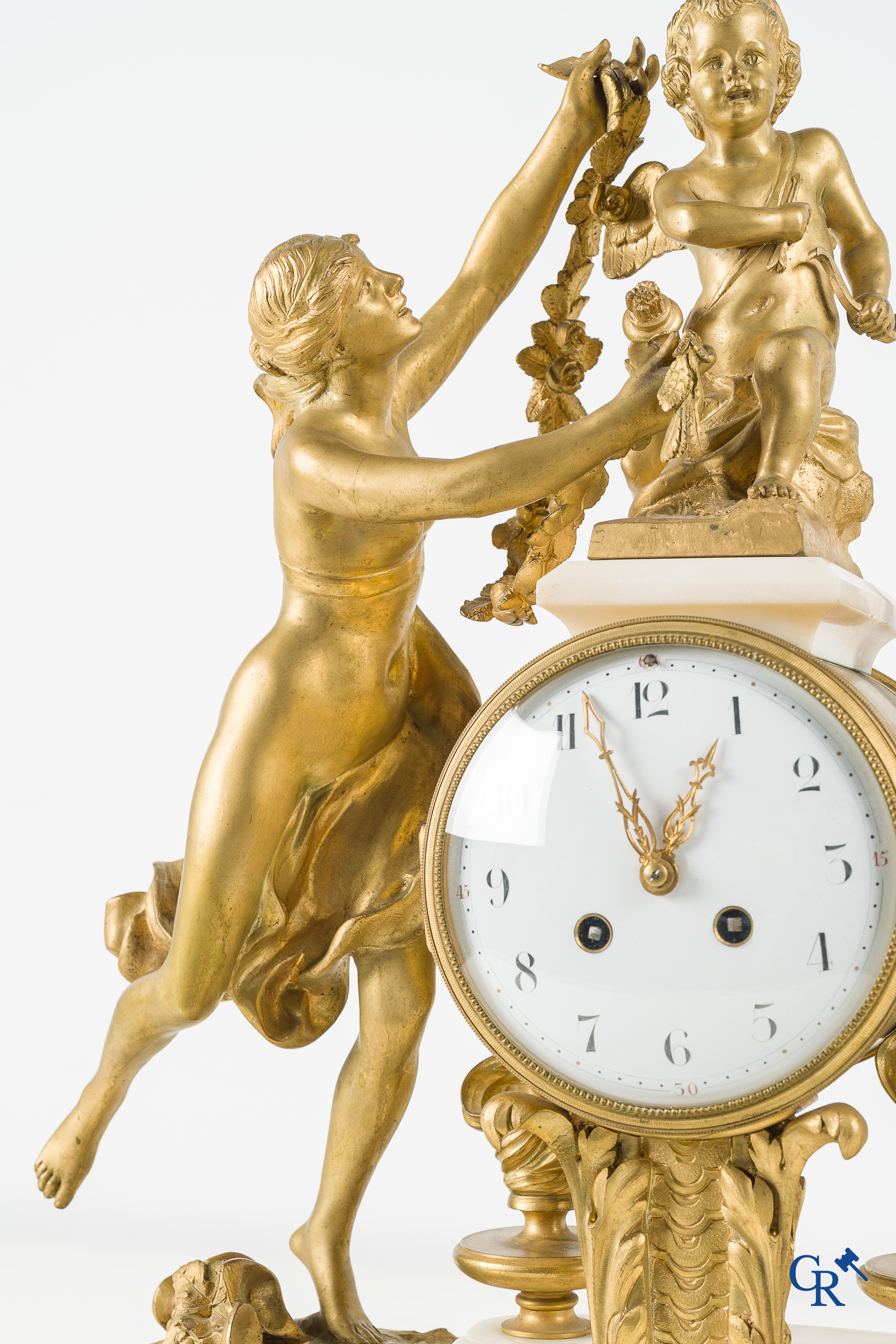 Imposing fireplace clock in white Carrara marble and gilded bronze, LXVI style. France, circa 1860.