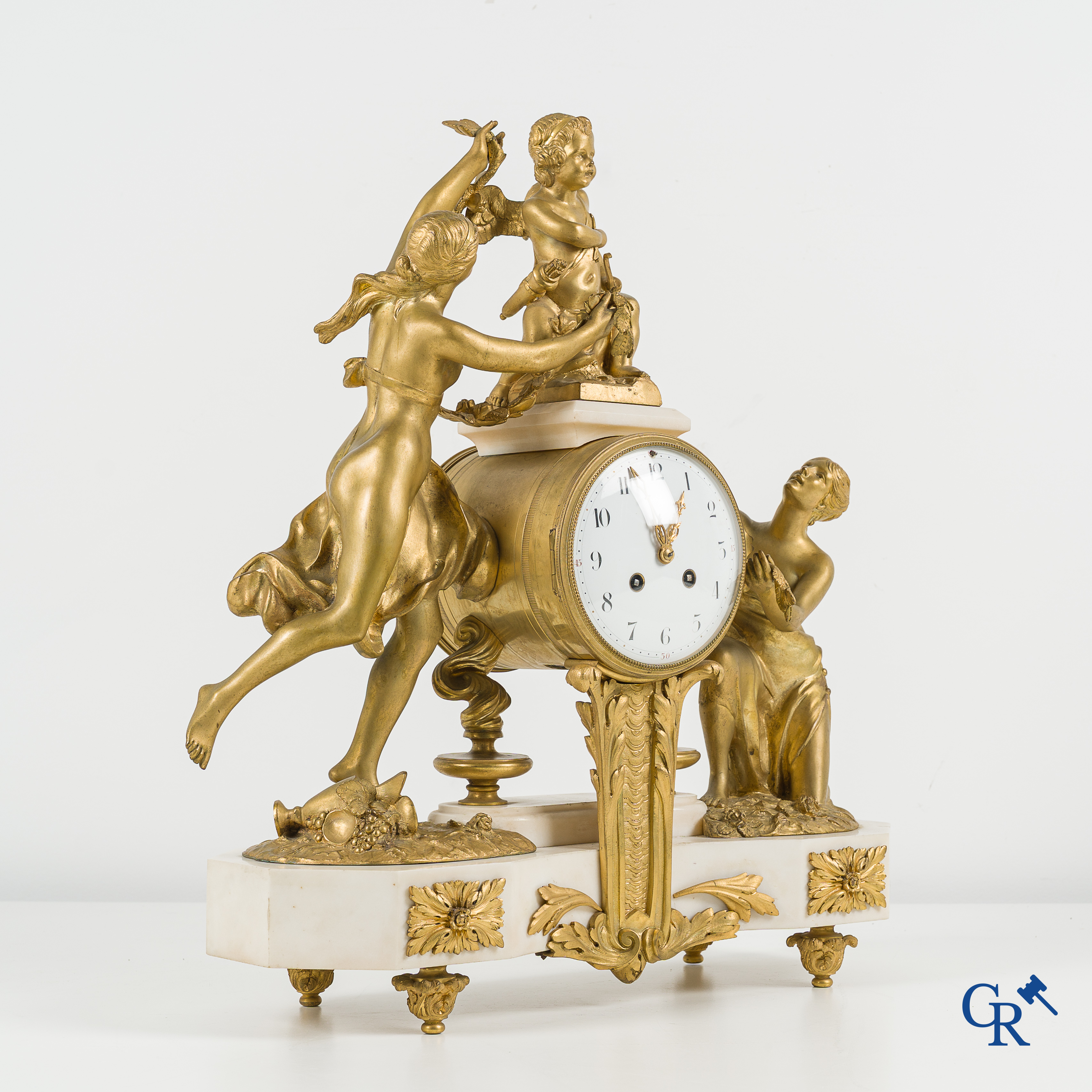 Imposing fireplace clock in white Carrara marble and gilded bronze, LXVI style. France, circa 1860.