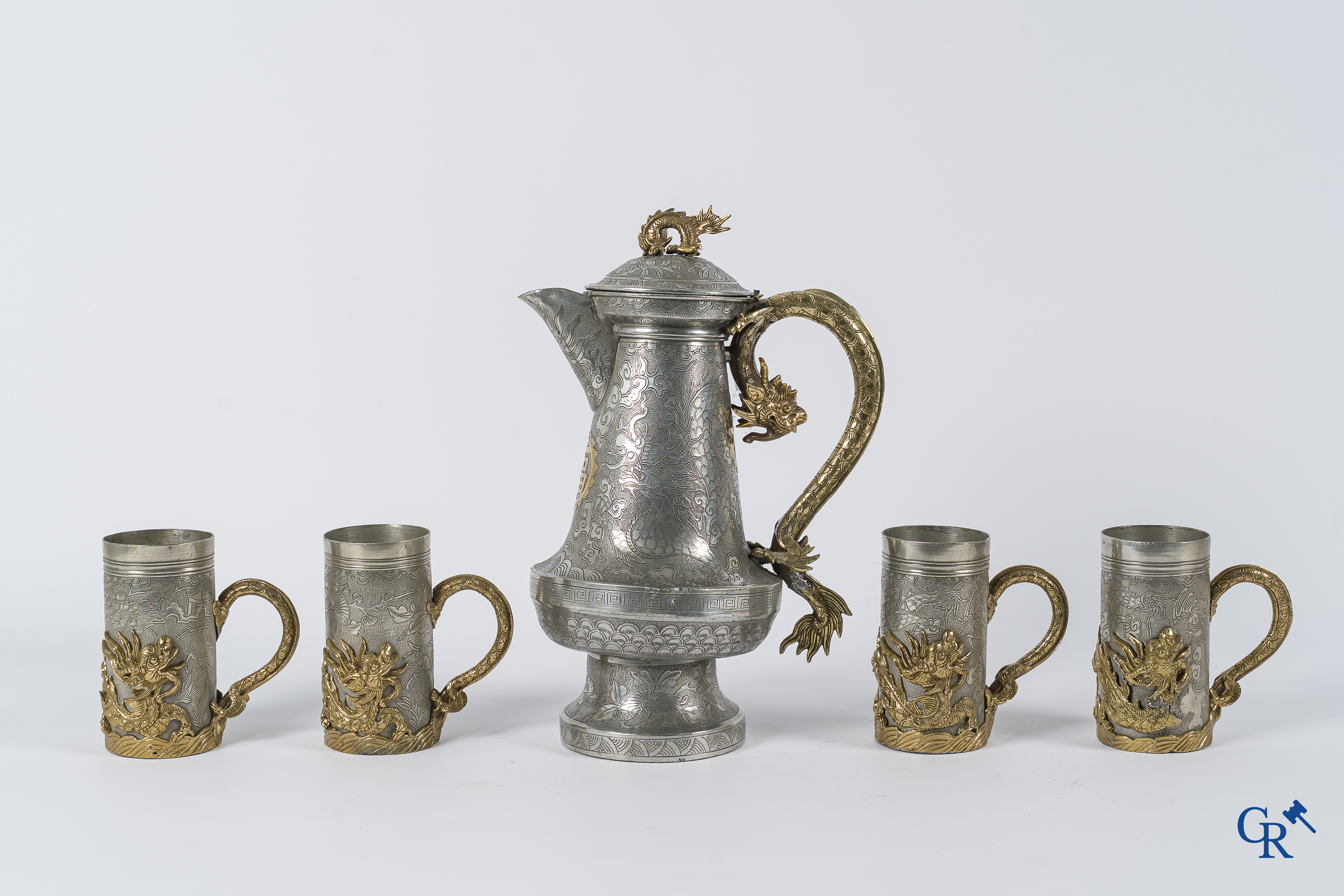 Asian Art. A large Chinese lid jug and 4 drinking cups in tin and bronze. 20th century.
