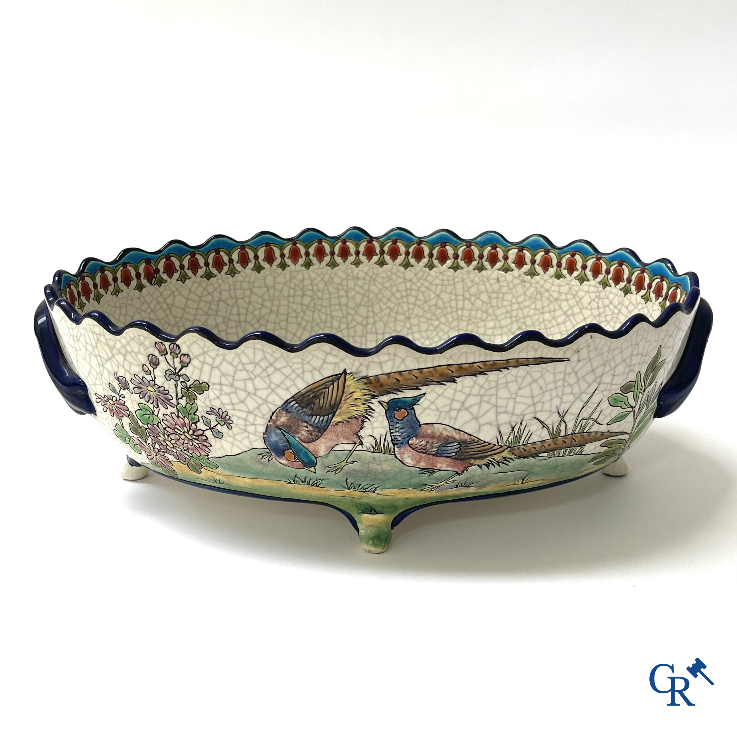 Longwy France, Société des Faienceries. Grote jardiniere of milieu de table in geëmailleerde faience. Circa 1900.