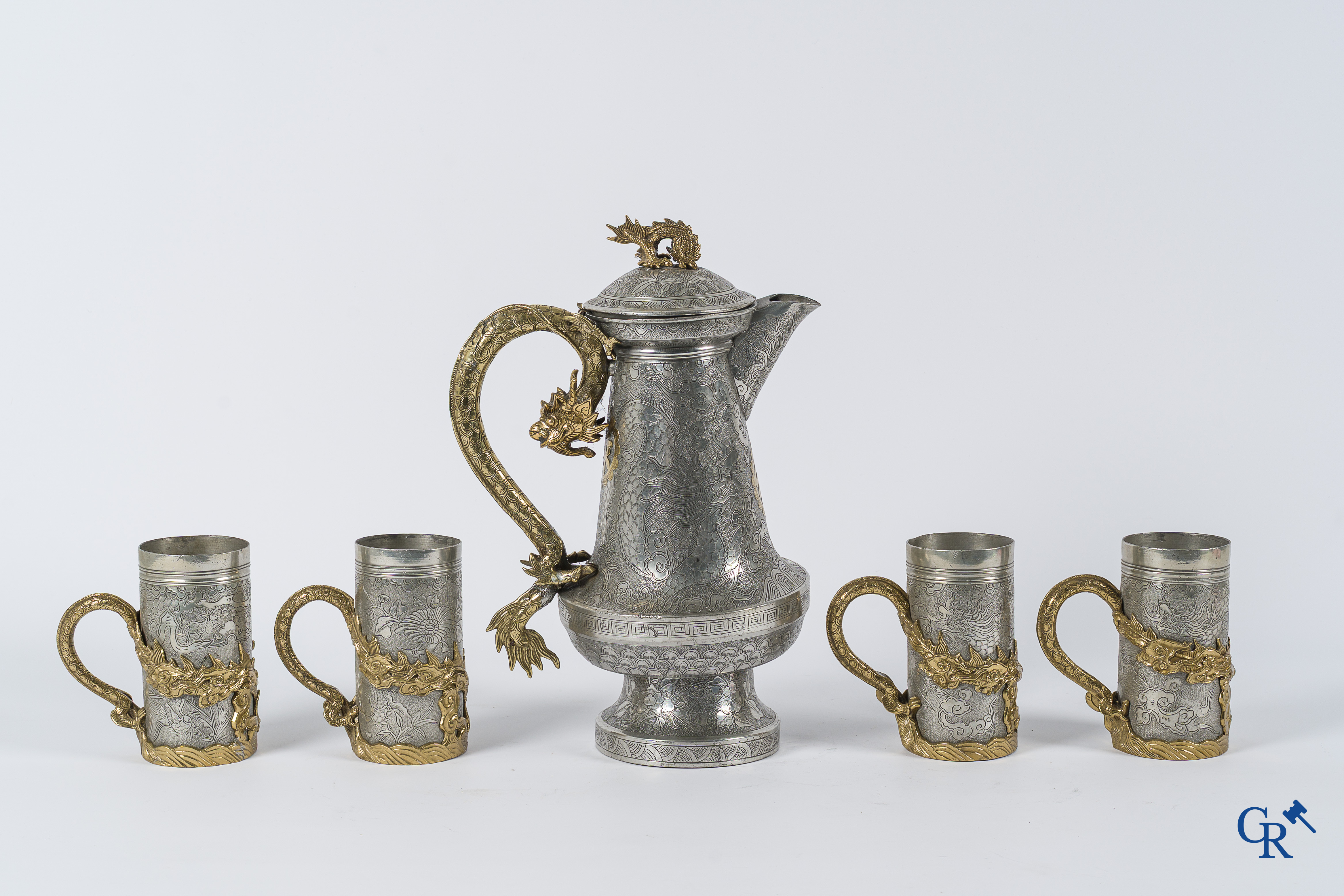 Asian Art. A large Chinese lid jug and 4 drinking cups in tin and bronze. 20th century.