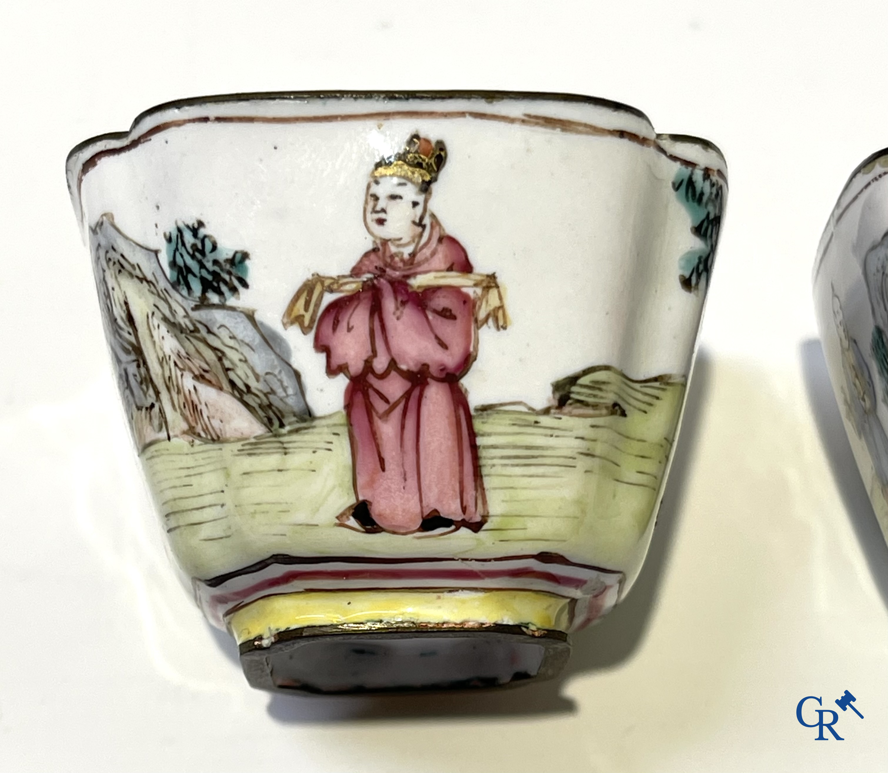Asian Art. China. Pair of enamelled Cantonese wine cups. 19th century.