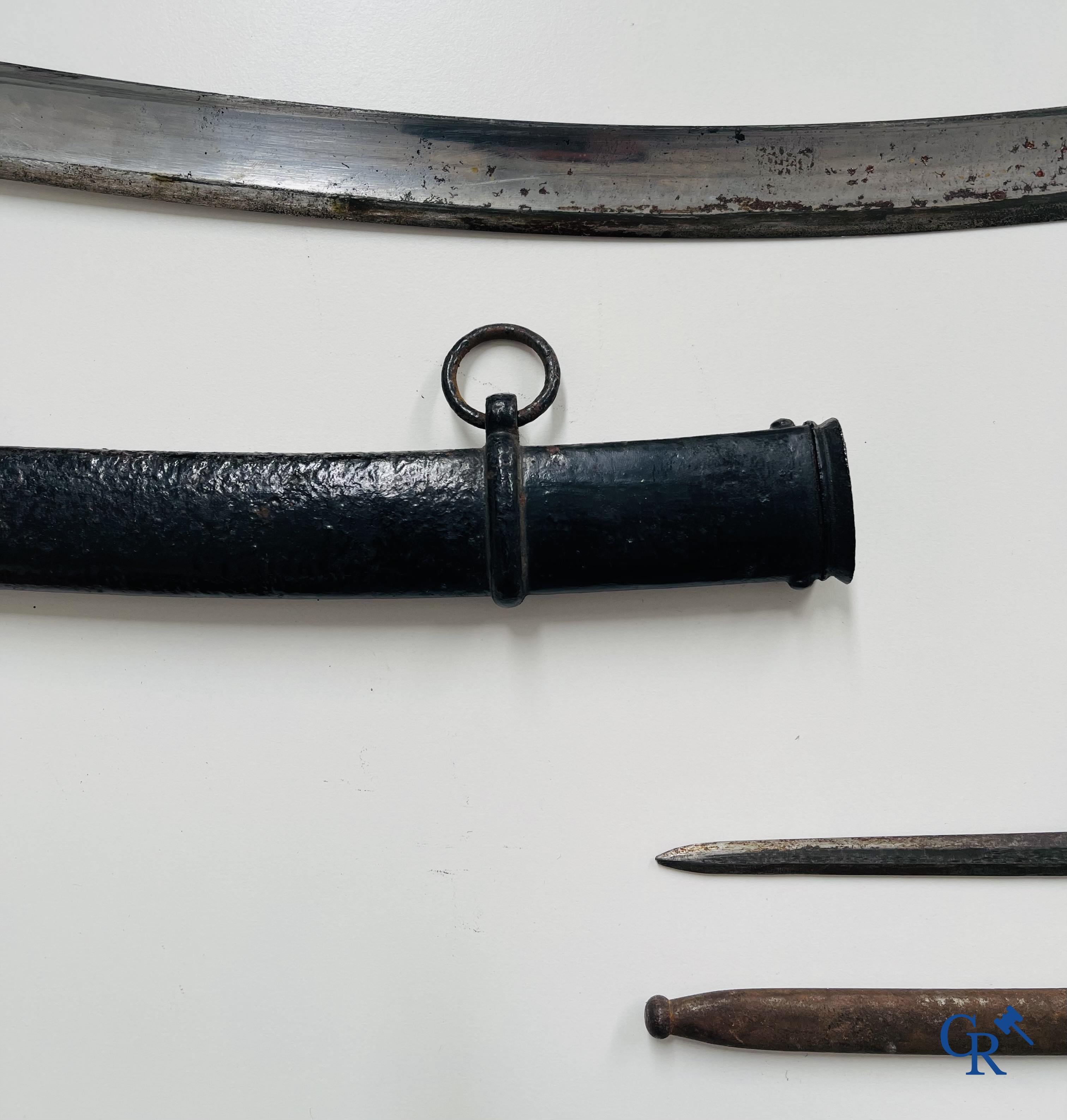 Militaria. W.K & Cie Solingen. Een zwaard met schede gemerkt met gekroonde L. 14. Een bajonet bijgevoegd. (genummerd)