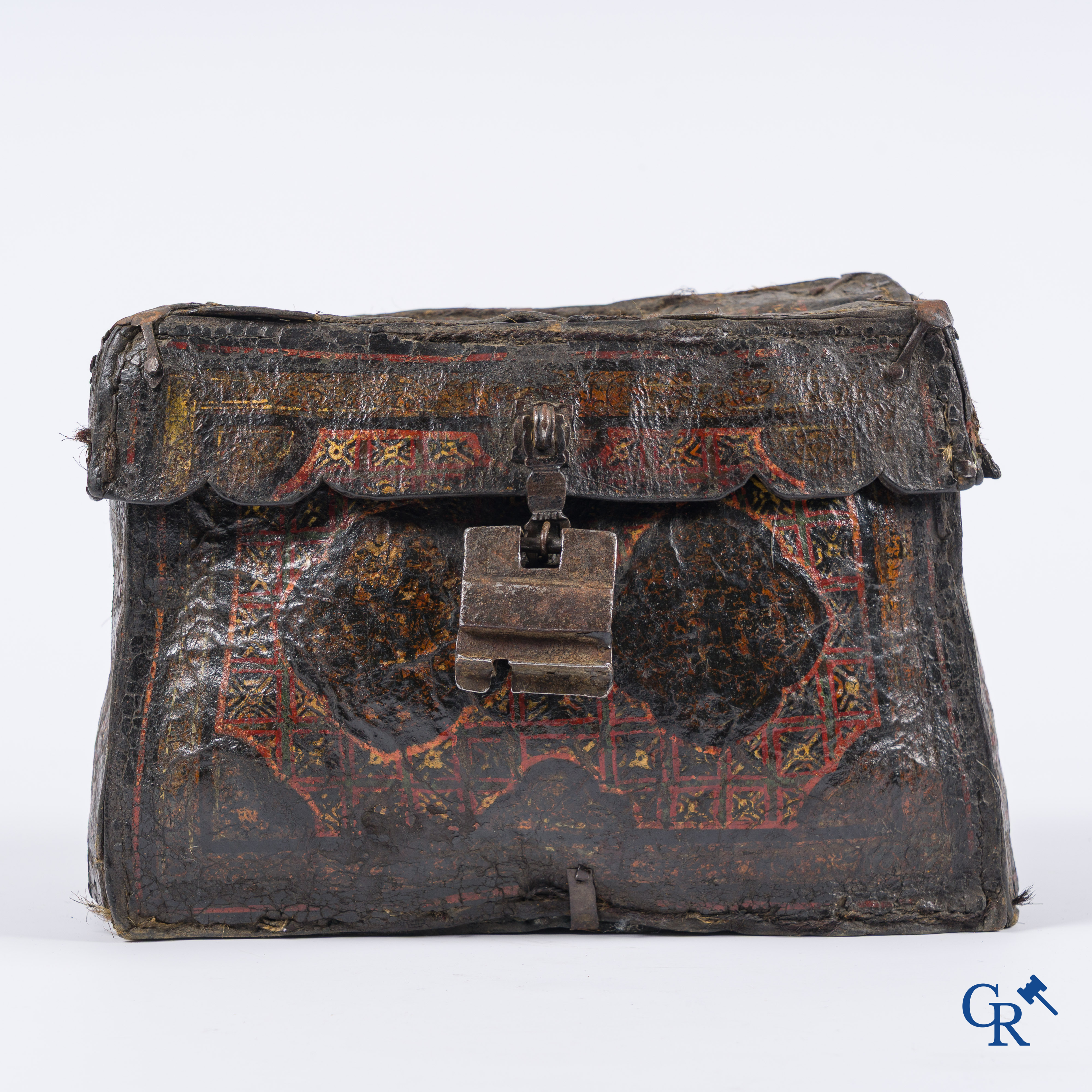 Ancien coffret à monnaie ou à documents en cuir avec serrure en fer forgé d'origine.