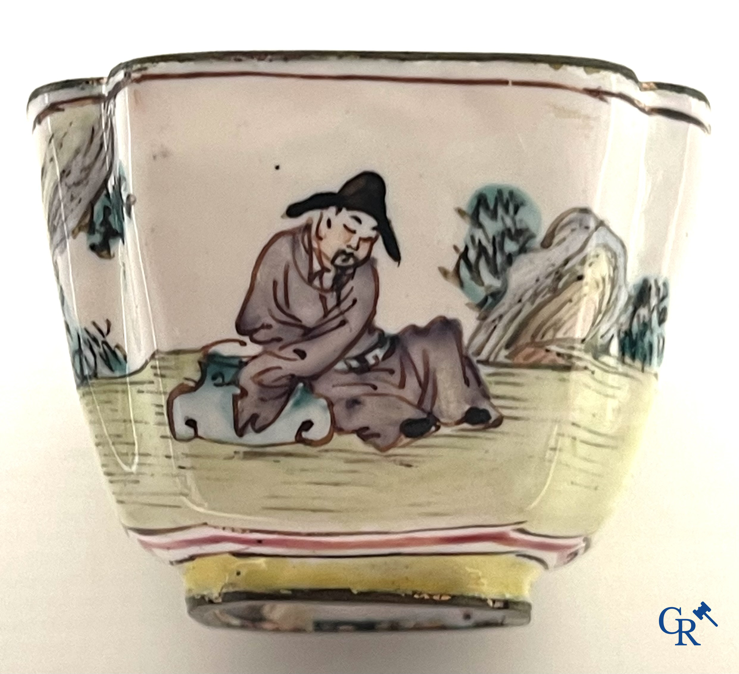 Asian Art. China. Pair of enamelled Cantonese wine cups. 19th century.