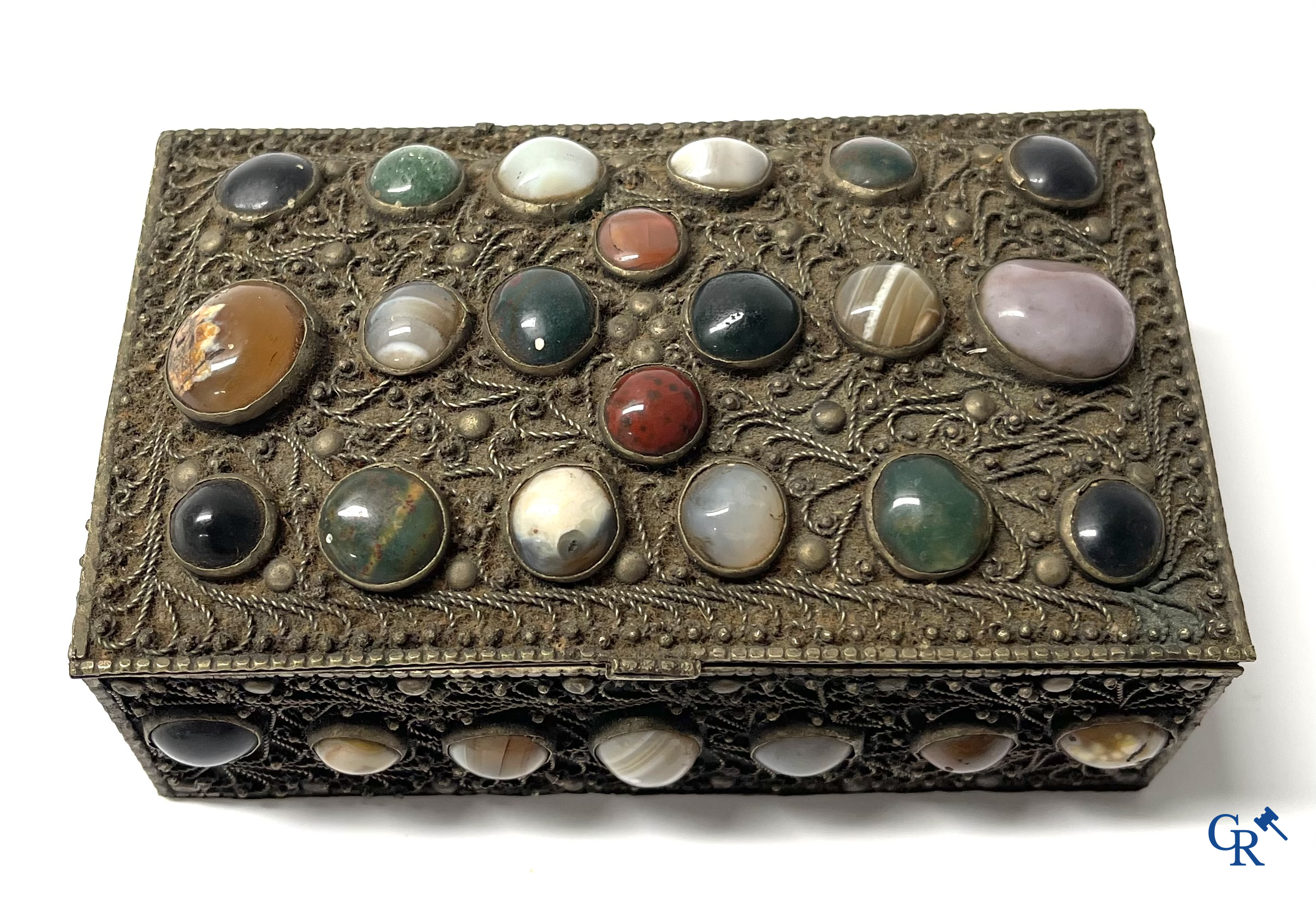 Lot with various display case objects. Multiple boxes, theater viewer, silver 900°/00 necklace set with rock, etc.