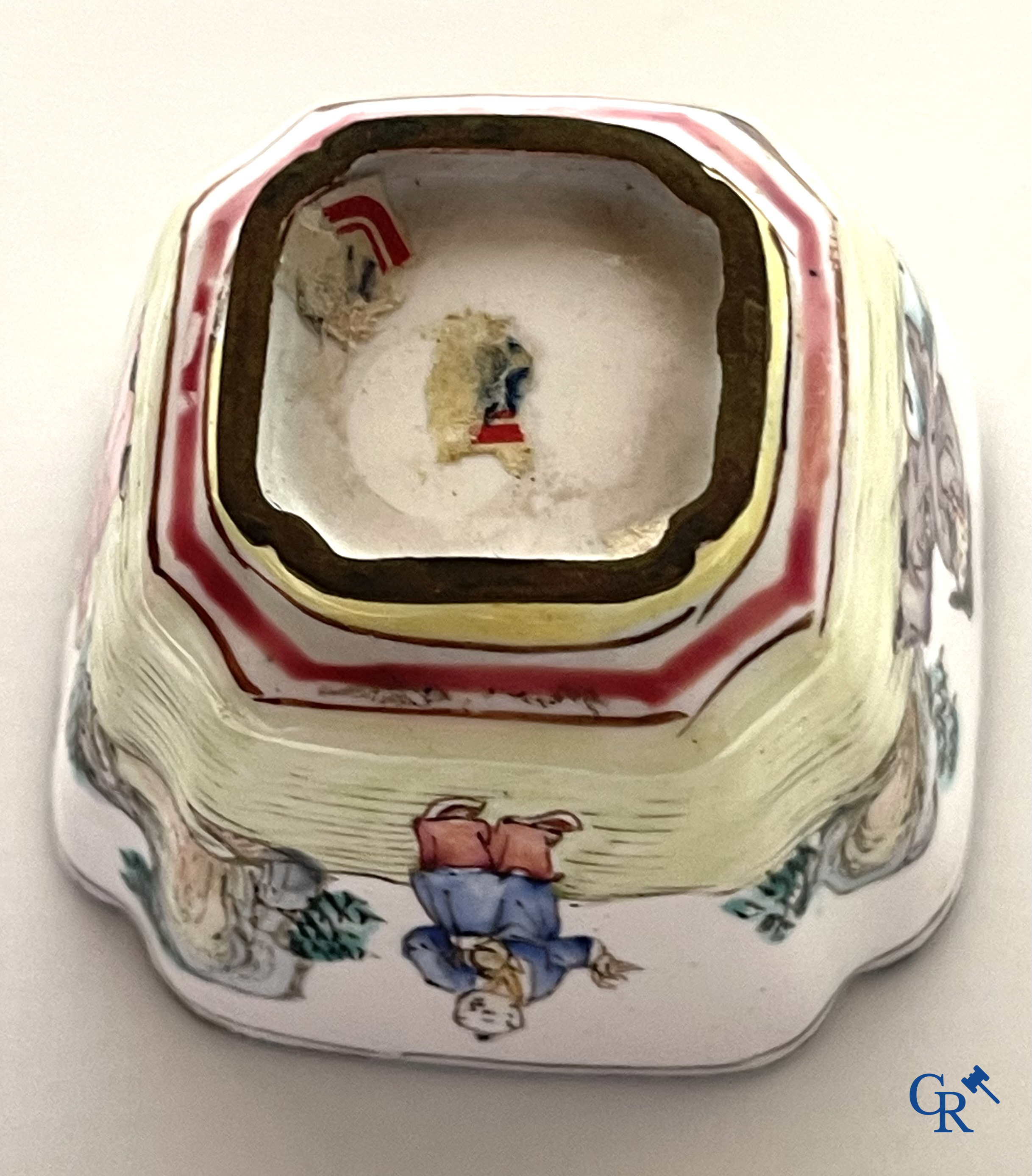 Asian Art. China. Pair of enamelled Cantonese wine cups. 19th century.
