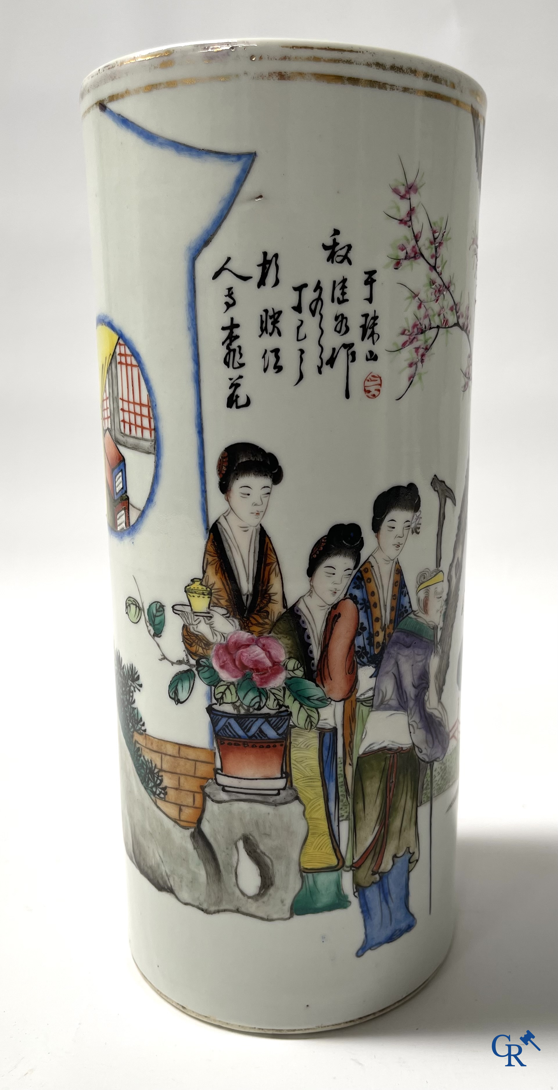 Asian Art, Chinese porcelain. 2 finely decorated famille rose hat stands.