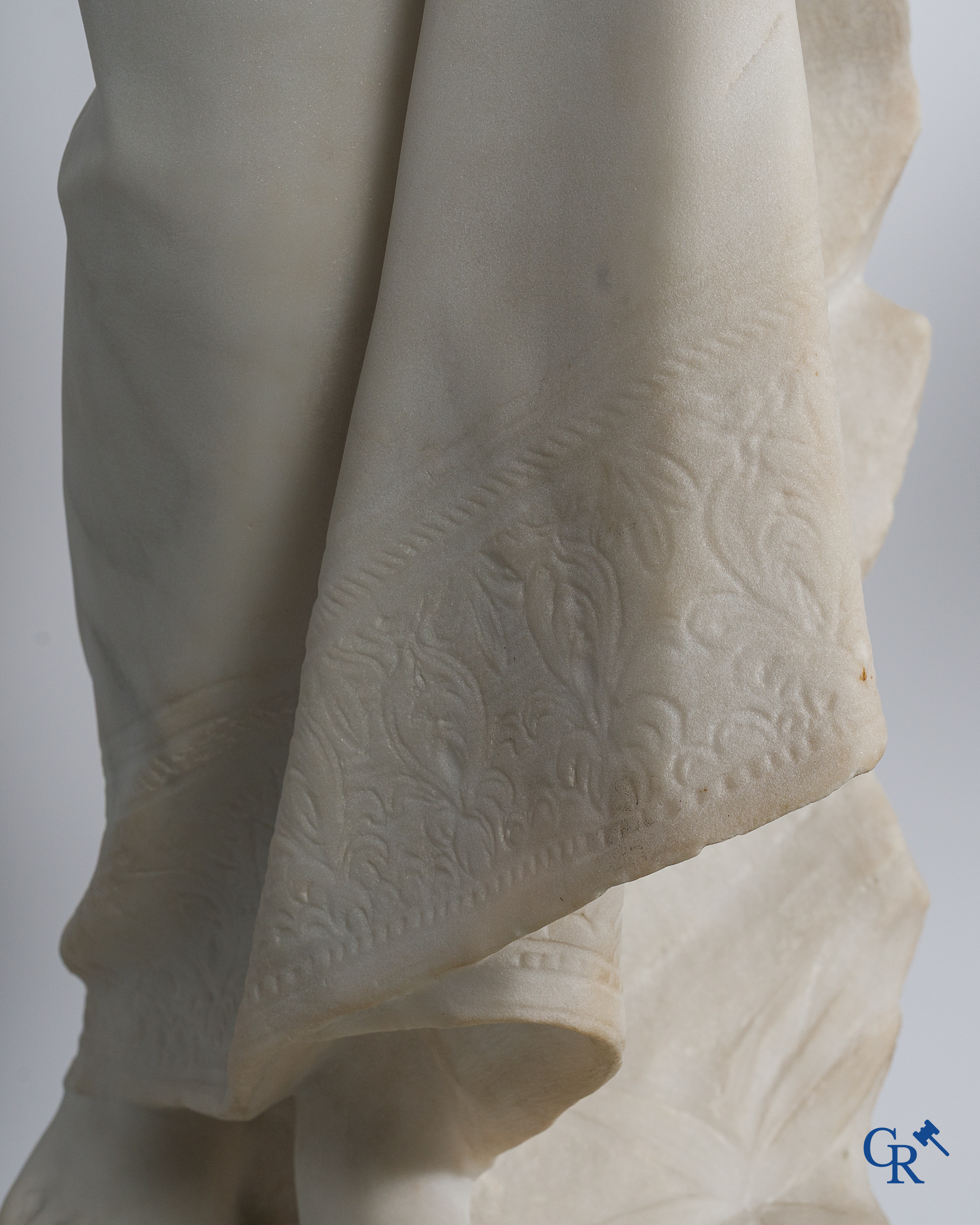 Boyer. Large and finely sculpted romantic statue in Carrara marble signed Boyer. 19th century.