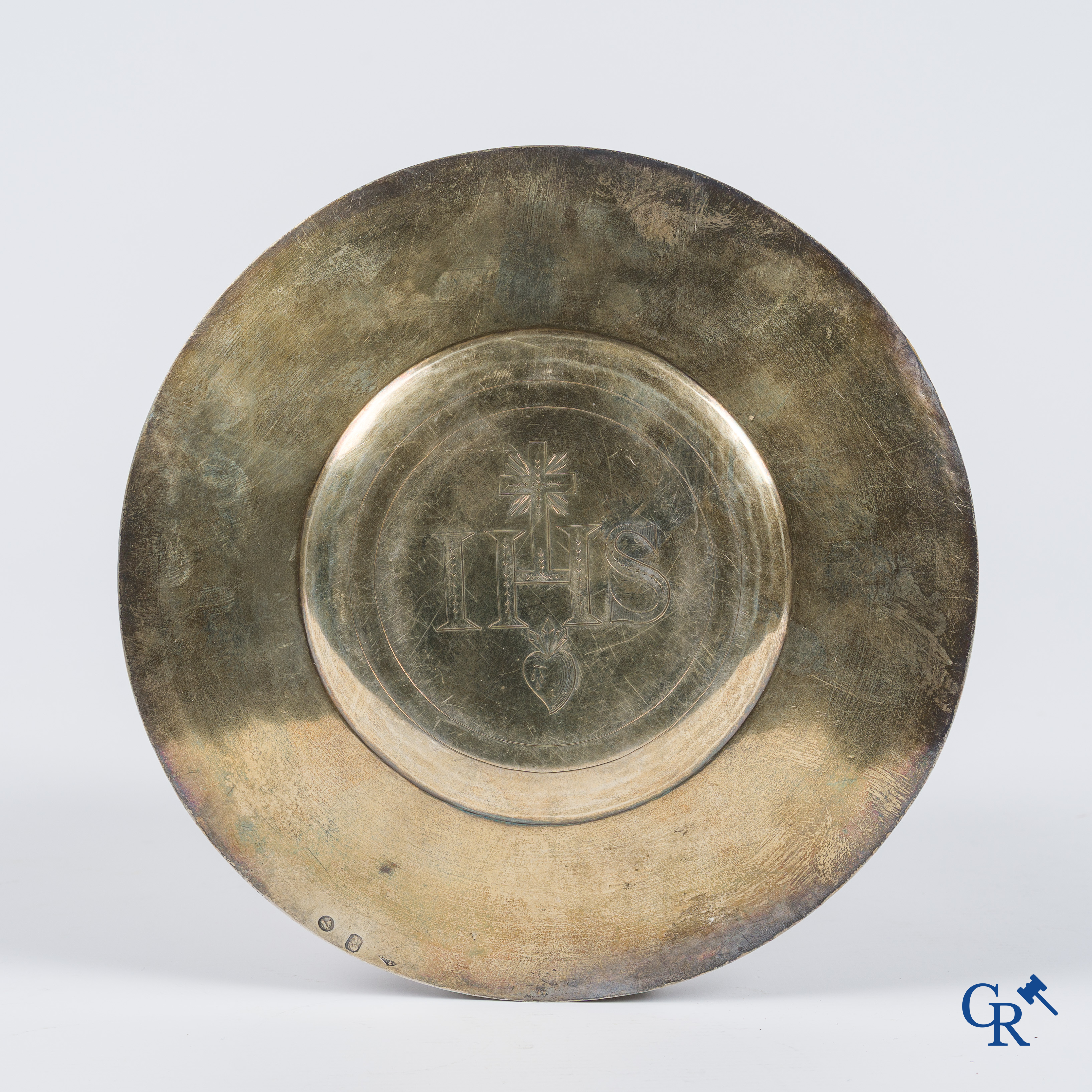 Religious objects. Paten in silver. Paris, poinçon vieillard, 1st grade and Cérès, great guarantee. 19th century.