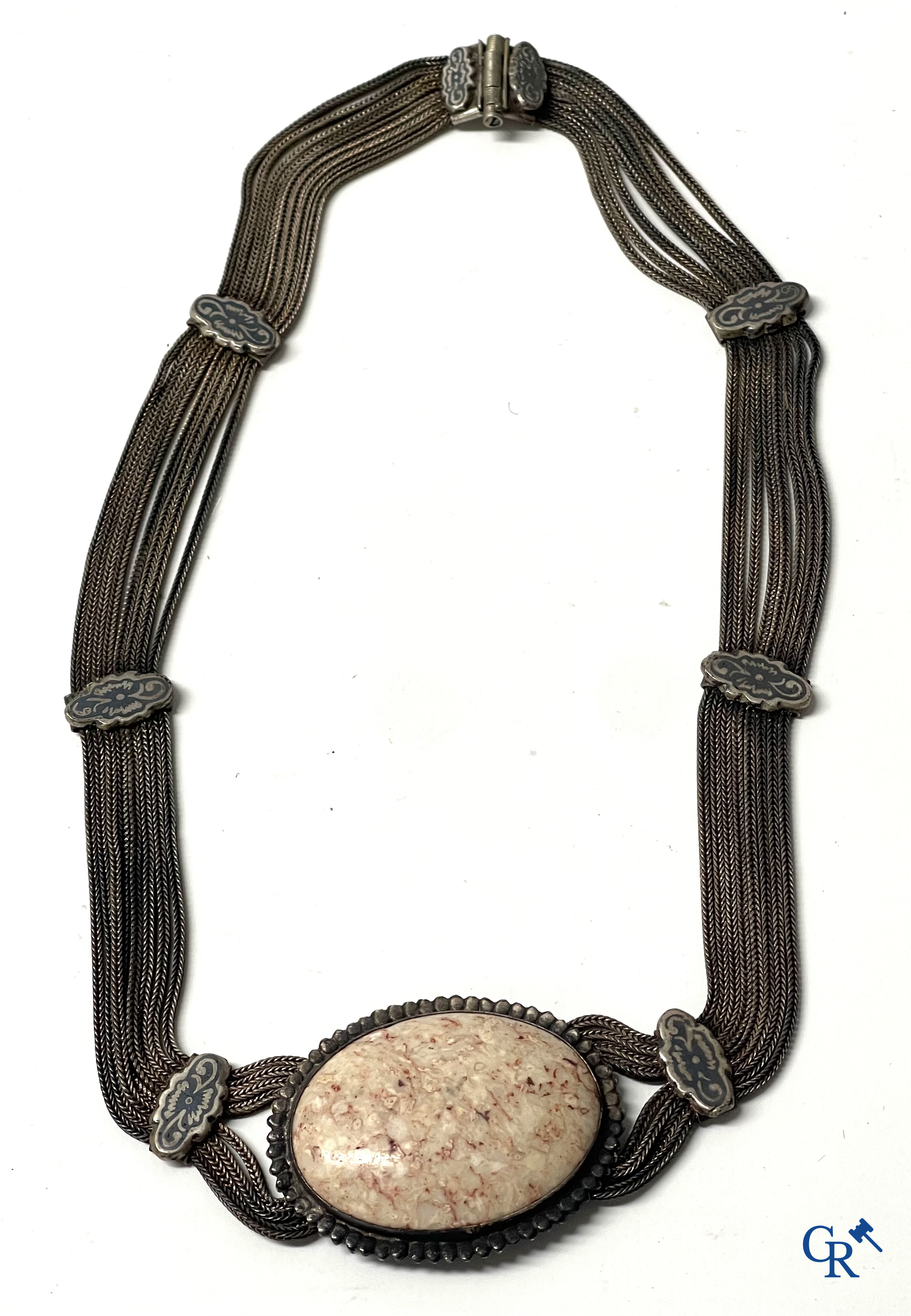 Lot with various display case objects. Multiple boxes, theater viewer, silver 900°/00 necklace set with rock, etc.