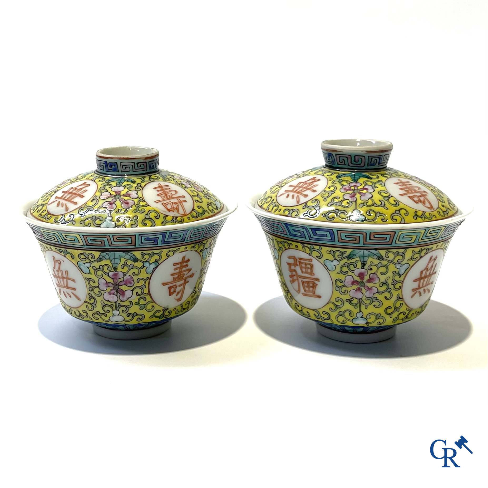 Asian Art, Chinese porcelain. A few finely decorated famille rose cups with lid. Marked.