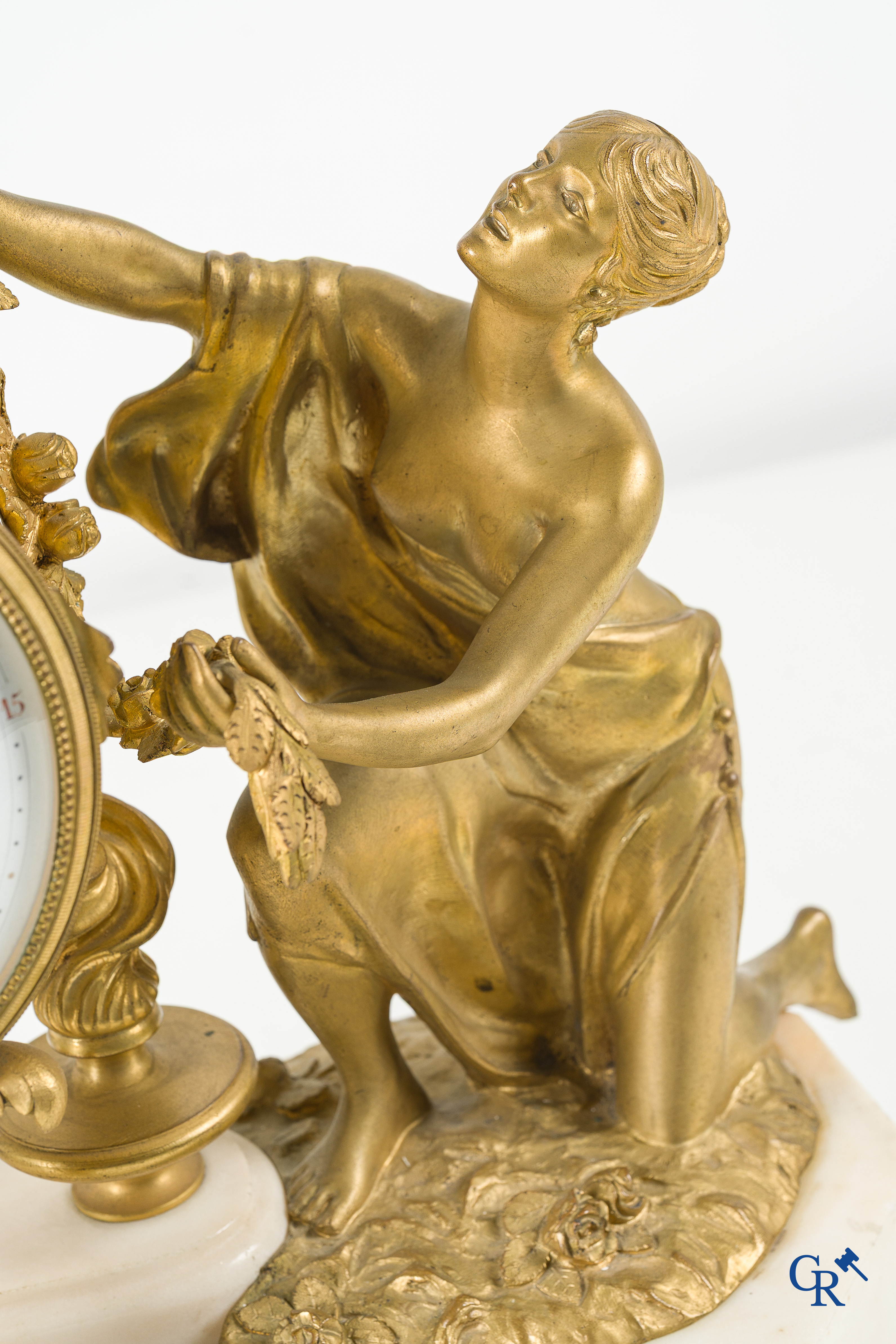 Imposing fireplace clock in white Carrara marble and gilded bronze, LXVI style. France, circa 1860.
