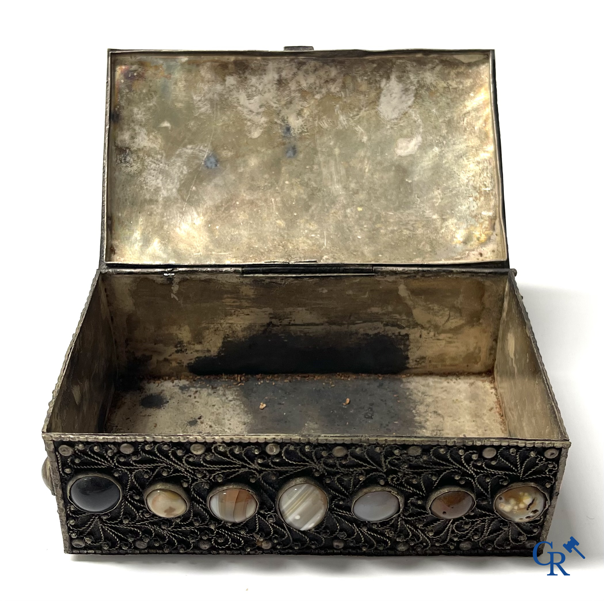 Lot with various display case objects. Multiple boxes, theater viewer, silver 900°/00 necklace set with rock, etc.