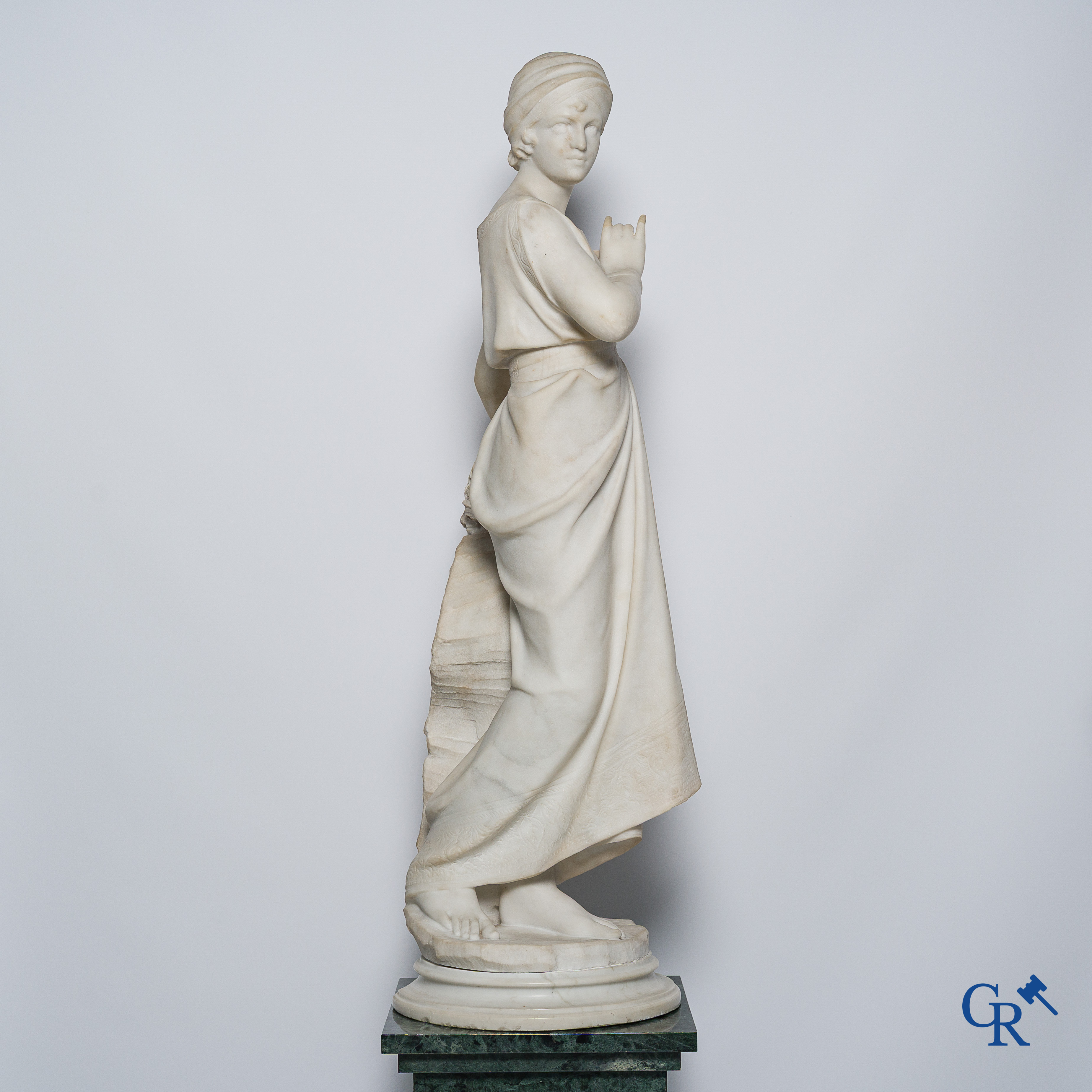 Boyer. Large and finely sculpted romantic statue in Carrara marble signed Boyer. 19th century.