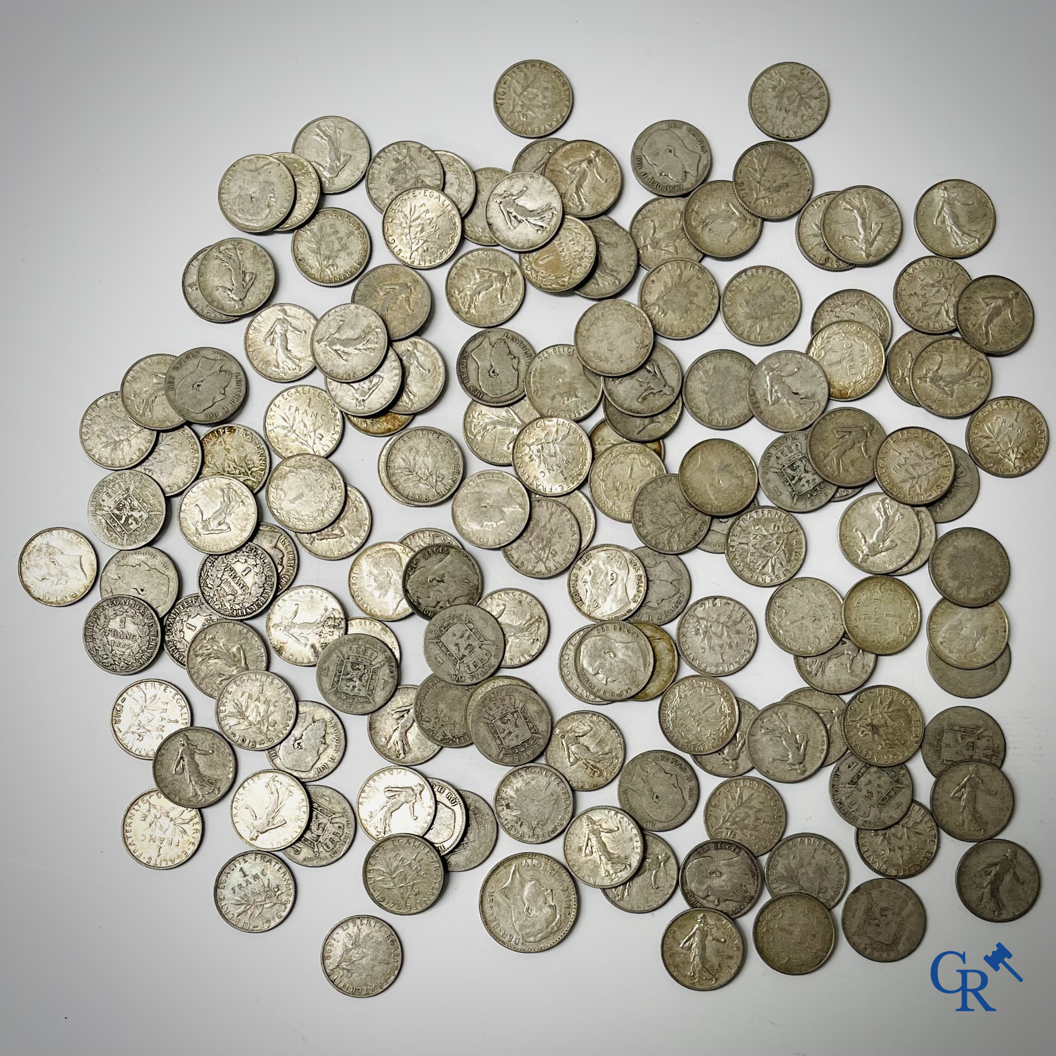 Numismatiek. Munten: Groot lot met Belgische en Franse muntstukken in zilver.