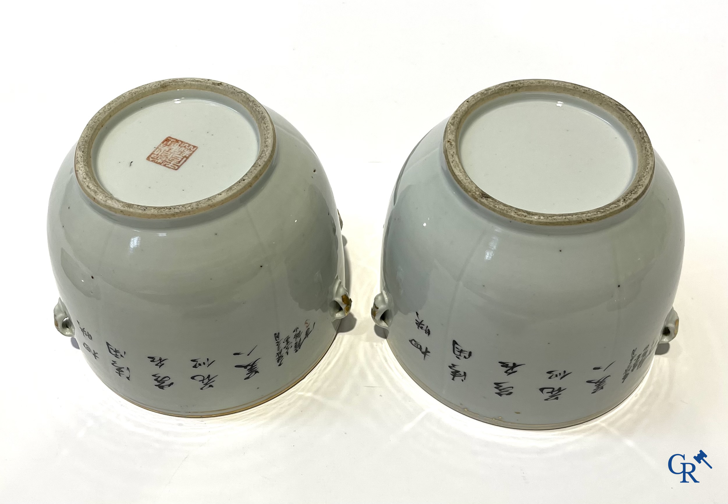 Asian Art, Chinese porcelain. A few lid jars with ladies-in-waiting. Around 1900.