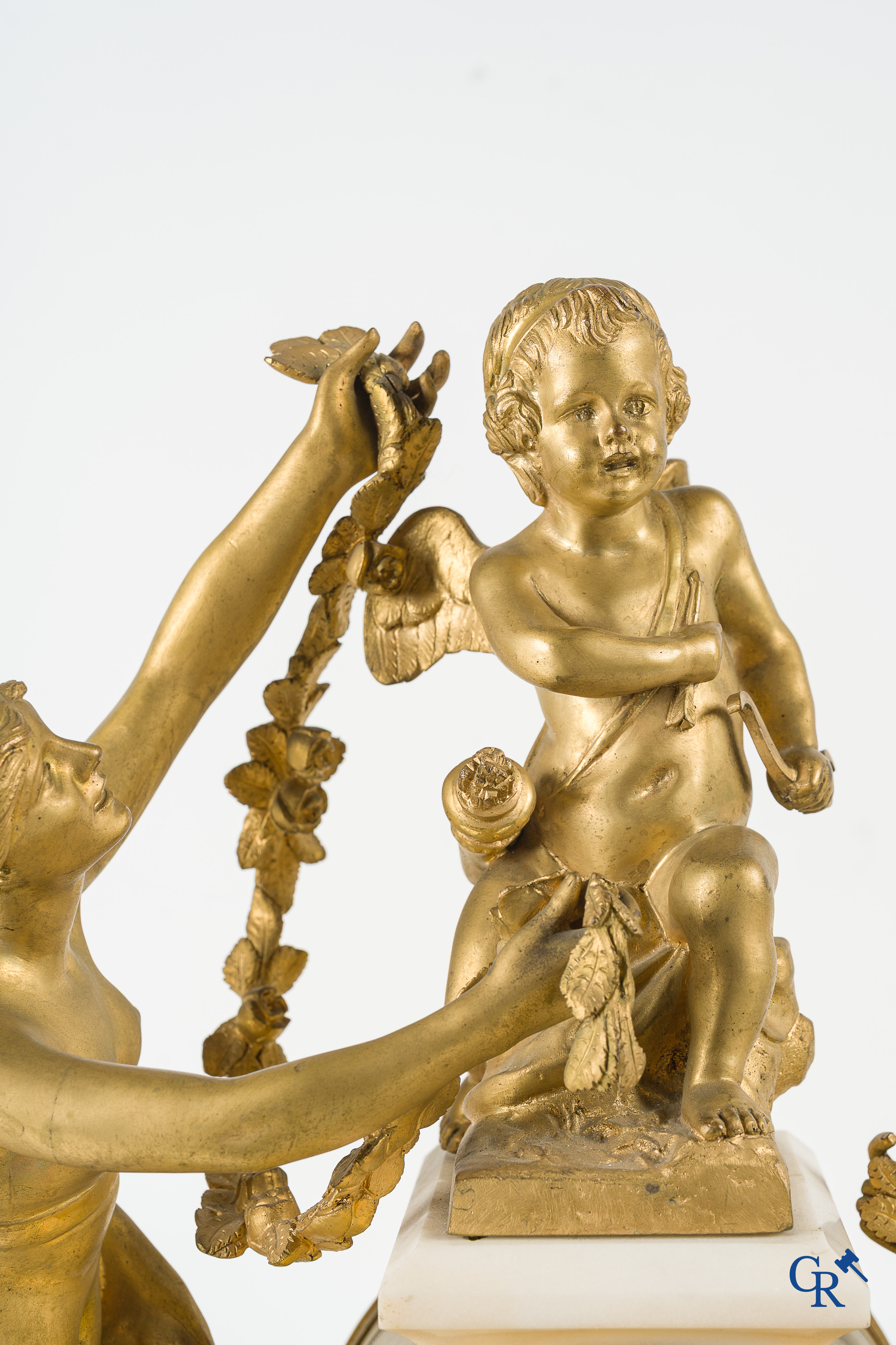 Imposing fireplace clock in white Carrara marble and gilded bronze, LXVI style. France, circa 1860.