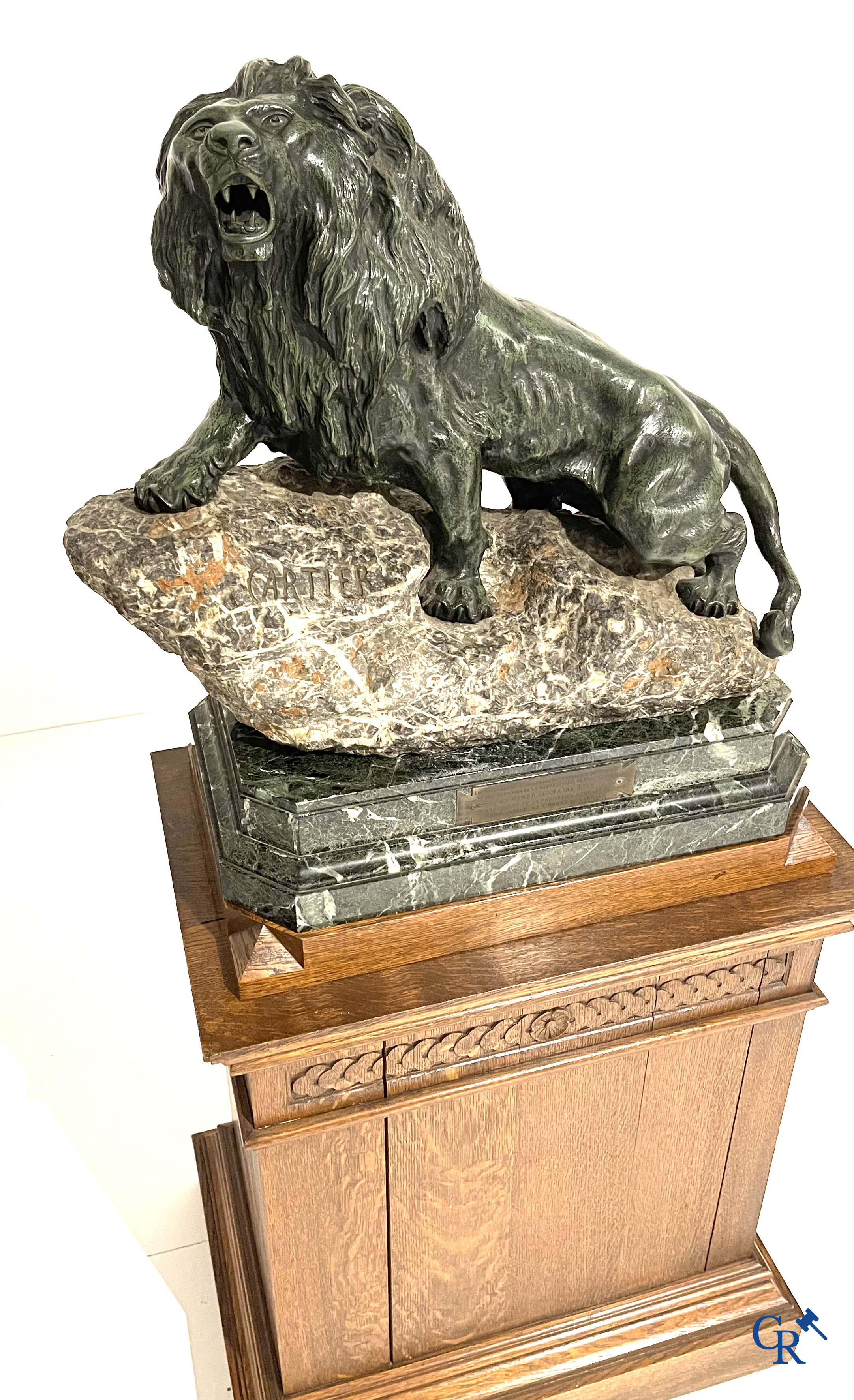 Thomas François Cartier (1879-1936) "Lion rugissant" Important groupe en bronze et pierre sur son socle en bois.