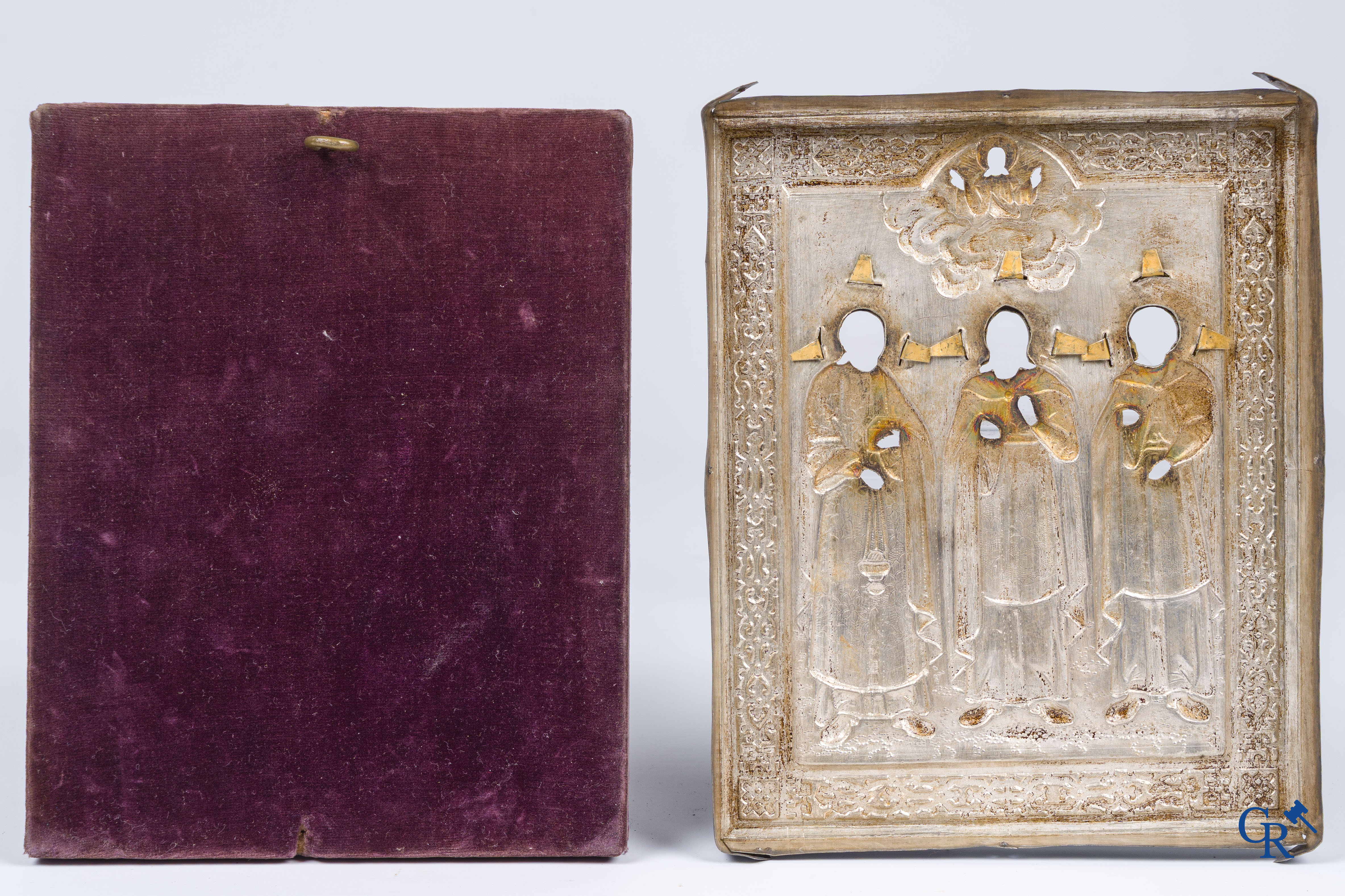 Russisch werk. Een icoon met oklad in zilver 84, tempera op hout. Gedateerd 1894. Keurmerken.