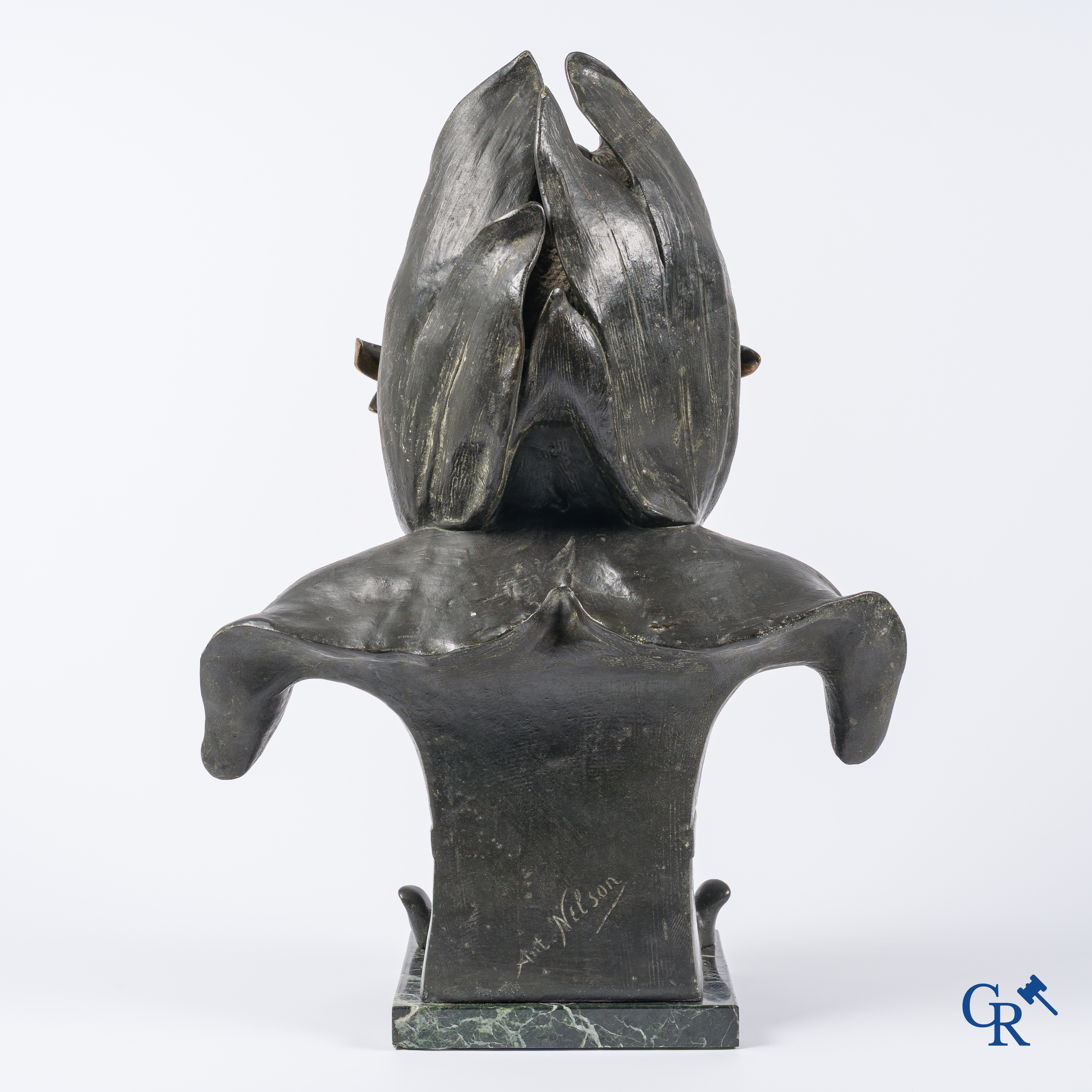 Antoine Joseph Van Den Kerckhove. Buste van Sarah Bernhardt in gepatineerd brons en metaal.