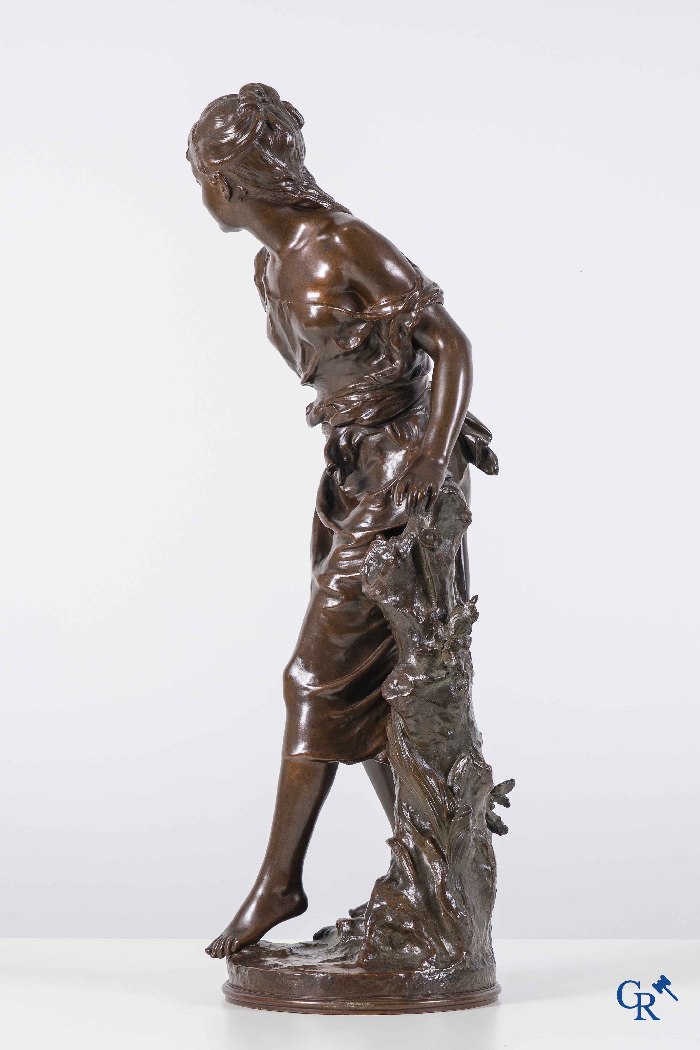 Mathurin Moreau (1822-1912) Beautiful bronze statue with brown patina. Signed Math. Moreau. 19th century.