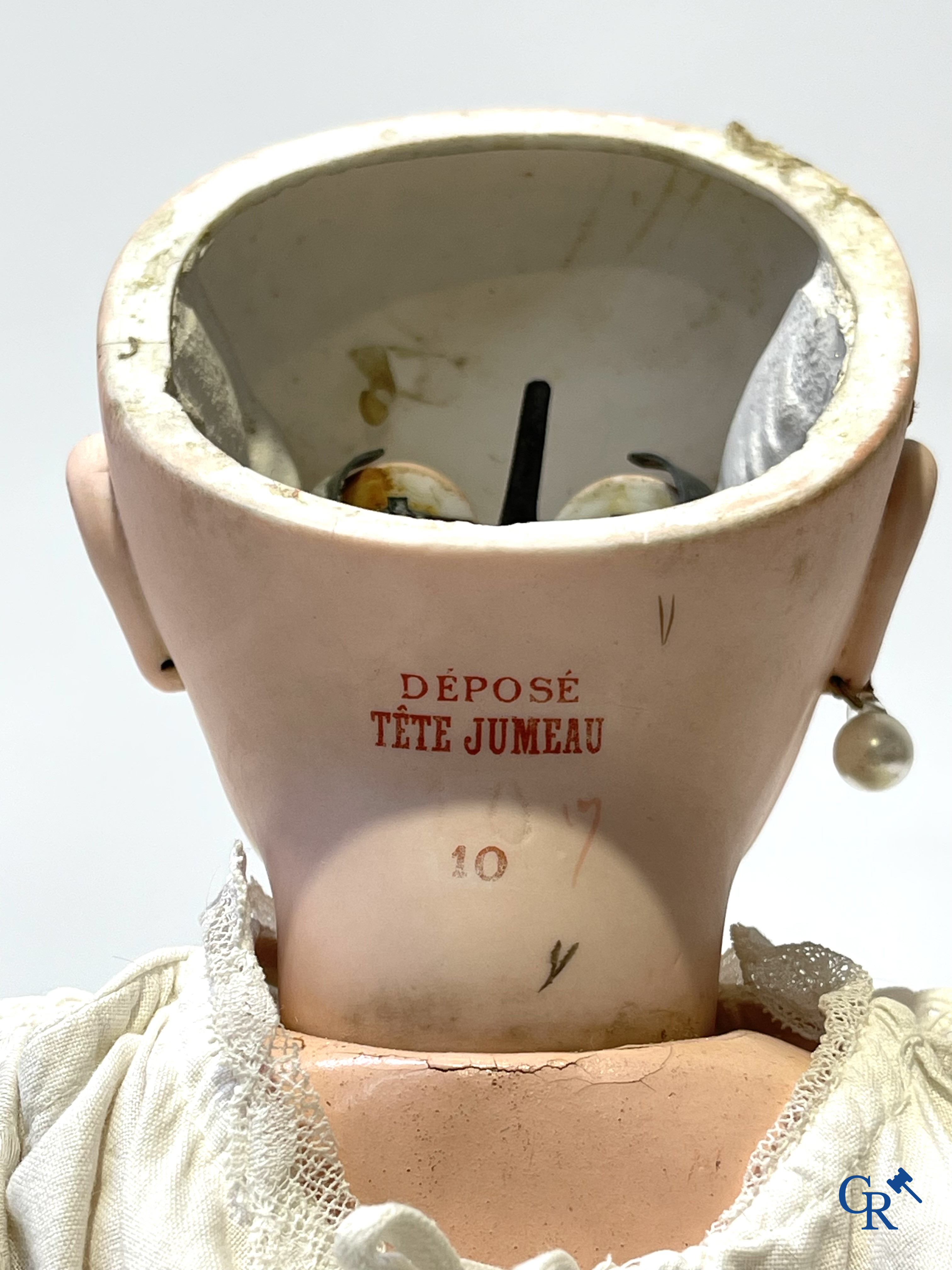 Oud speelgoed, Jumeau, pop met porseleinen hoofd gemerkt Tête Jumeau Déposé, n°10.