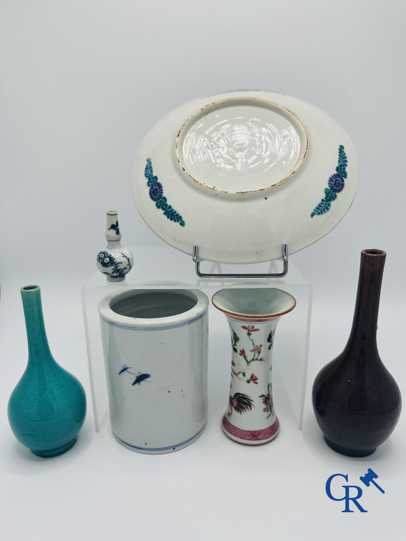 Chinese Porcelain: Lot of 6 different pieces of Chinese porcelain. 18th and 19th century.