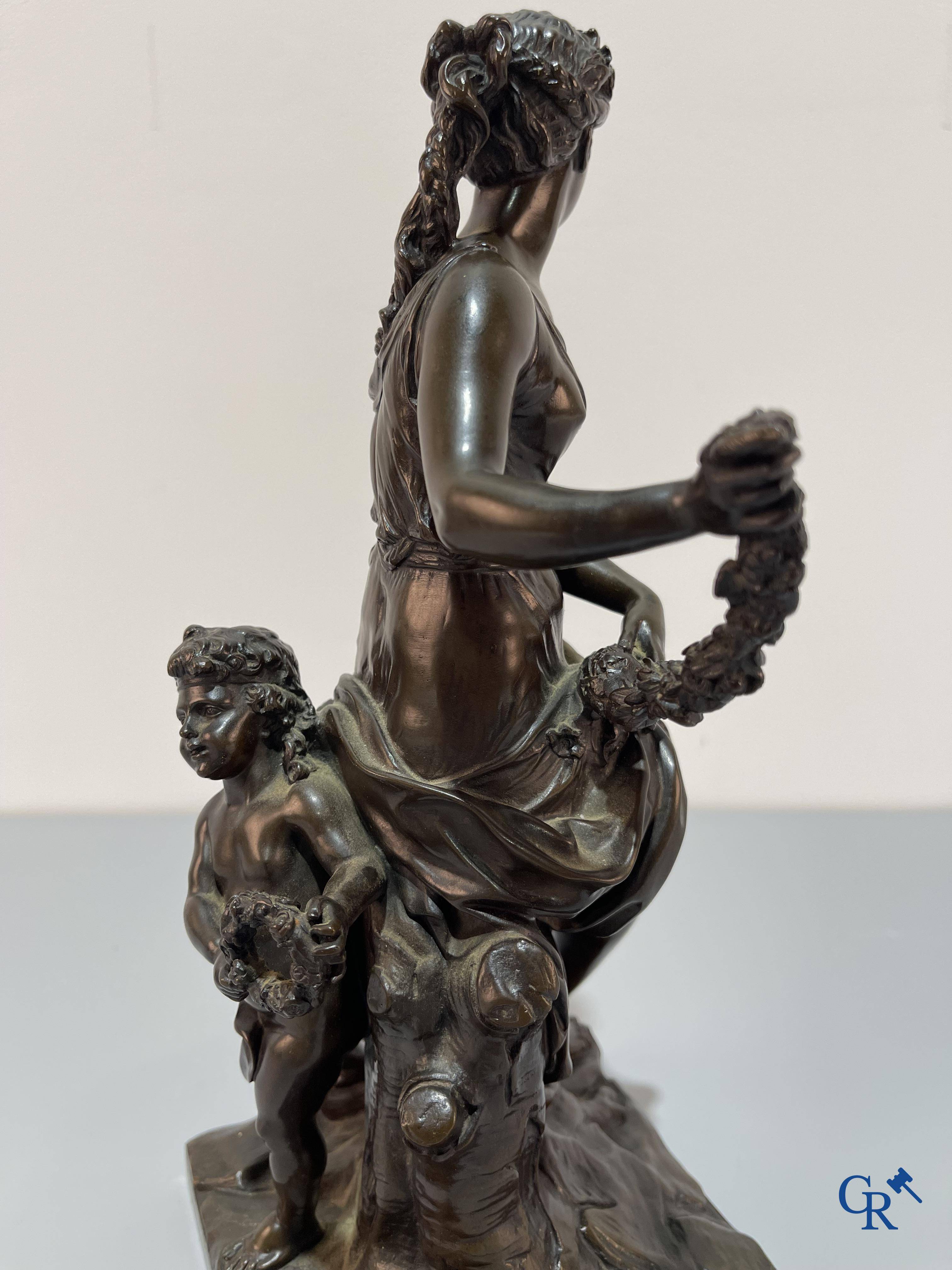 Antoine Coyzevox (naar) Fijngesculpteerde voorstelling van Venus met Cupido. F. Barbedienne fondeur.