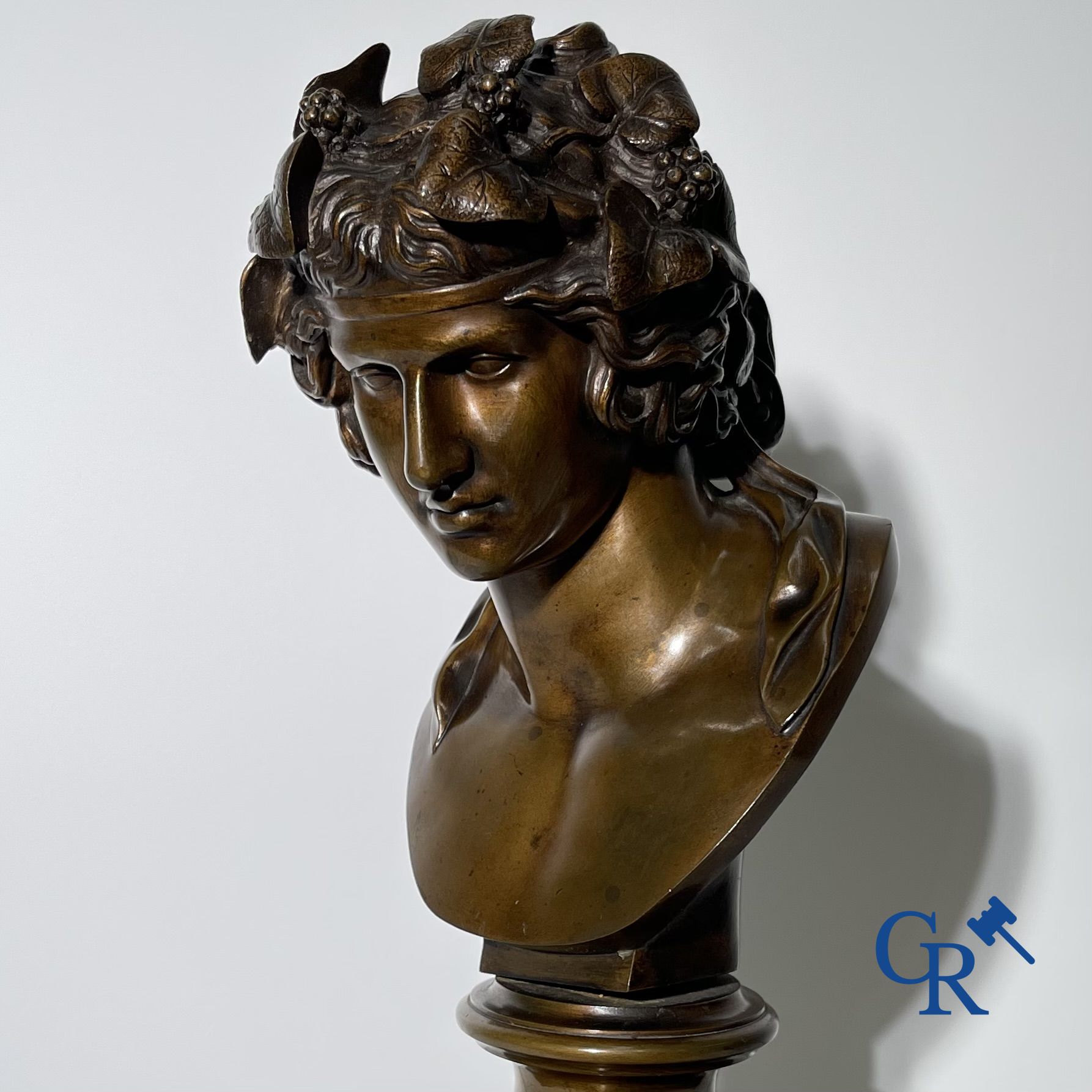 Bronze/Sculpture: Bronze bust in the antique style.