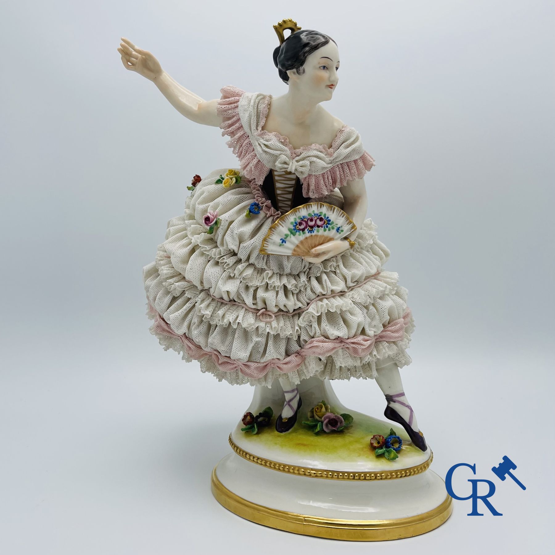 Volkstedt Rudolstadt: Grande figurine d'une danseuse en porcelaine dentelle, "lace porcelain".