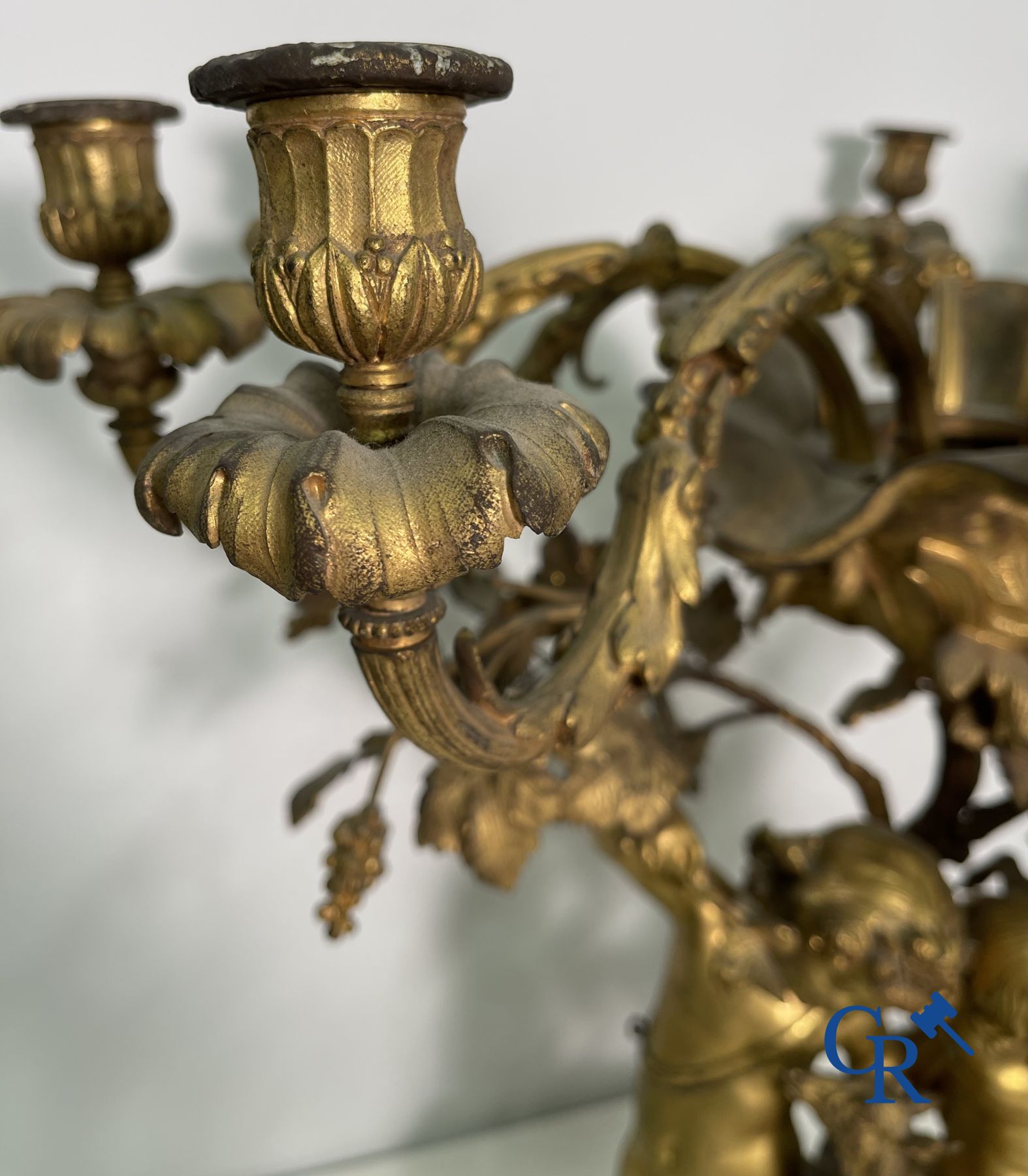 Important paire de chandeliers en bronze doré avec putti, style LXVI. Epoque Napoléon III.