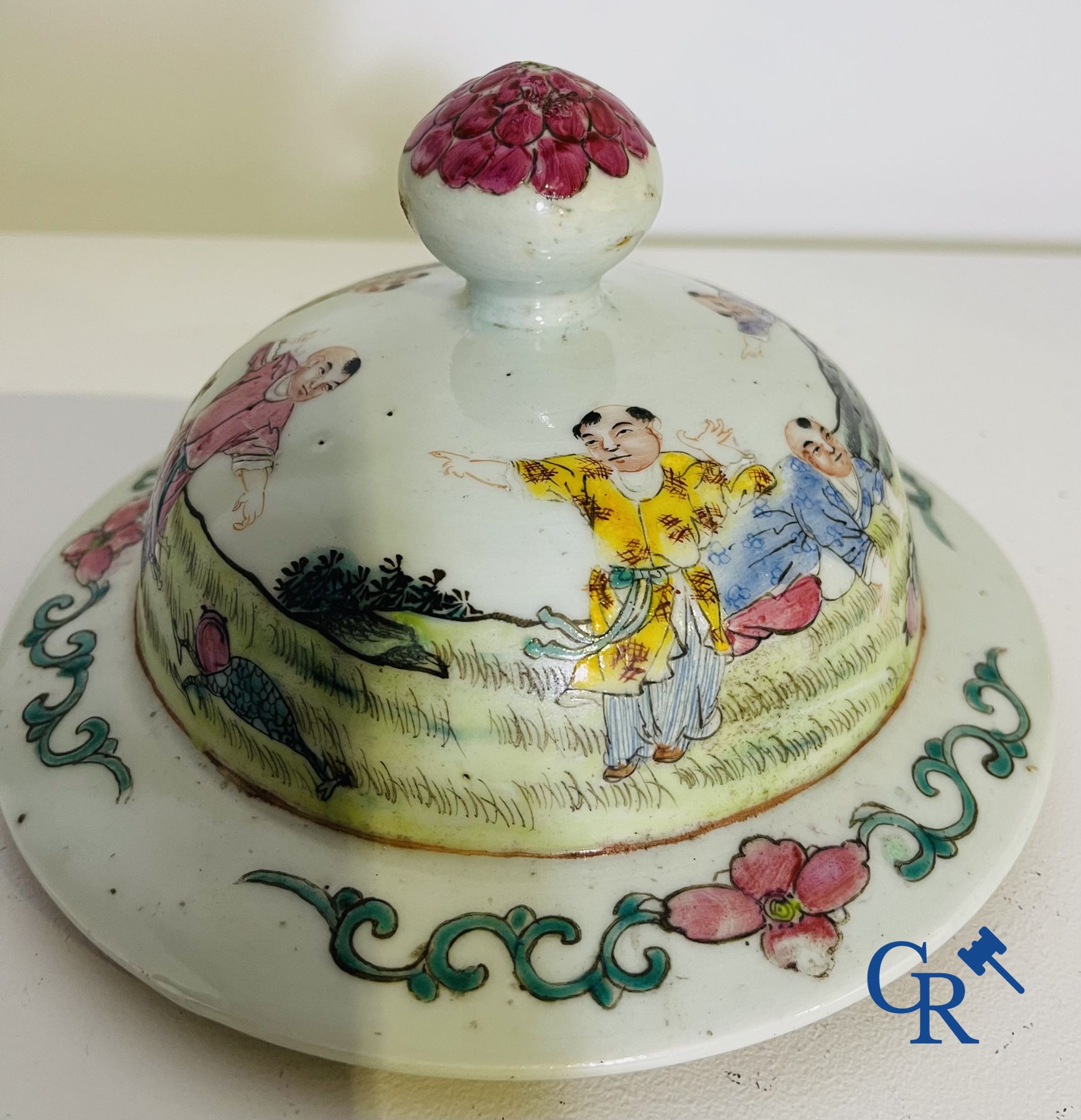 Chinese Porcelain: A Chinese famille rose lidded vase depicting Shou Lao.