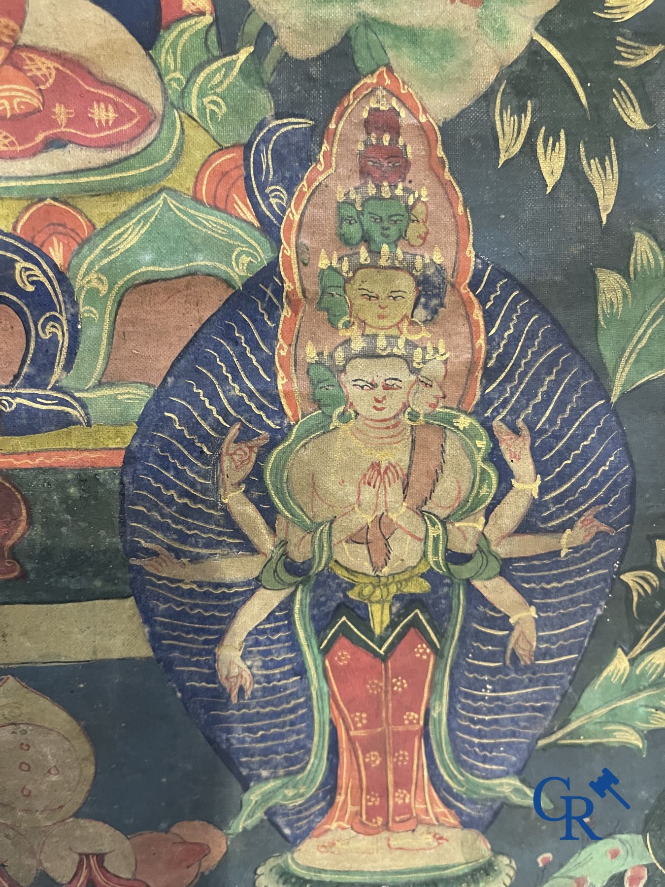 Aziatica: een kavel bestaande uit 4 beelden en een thangka.