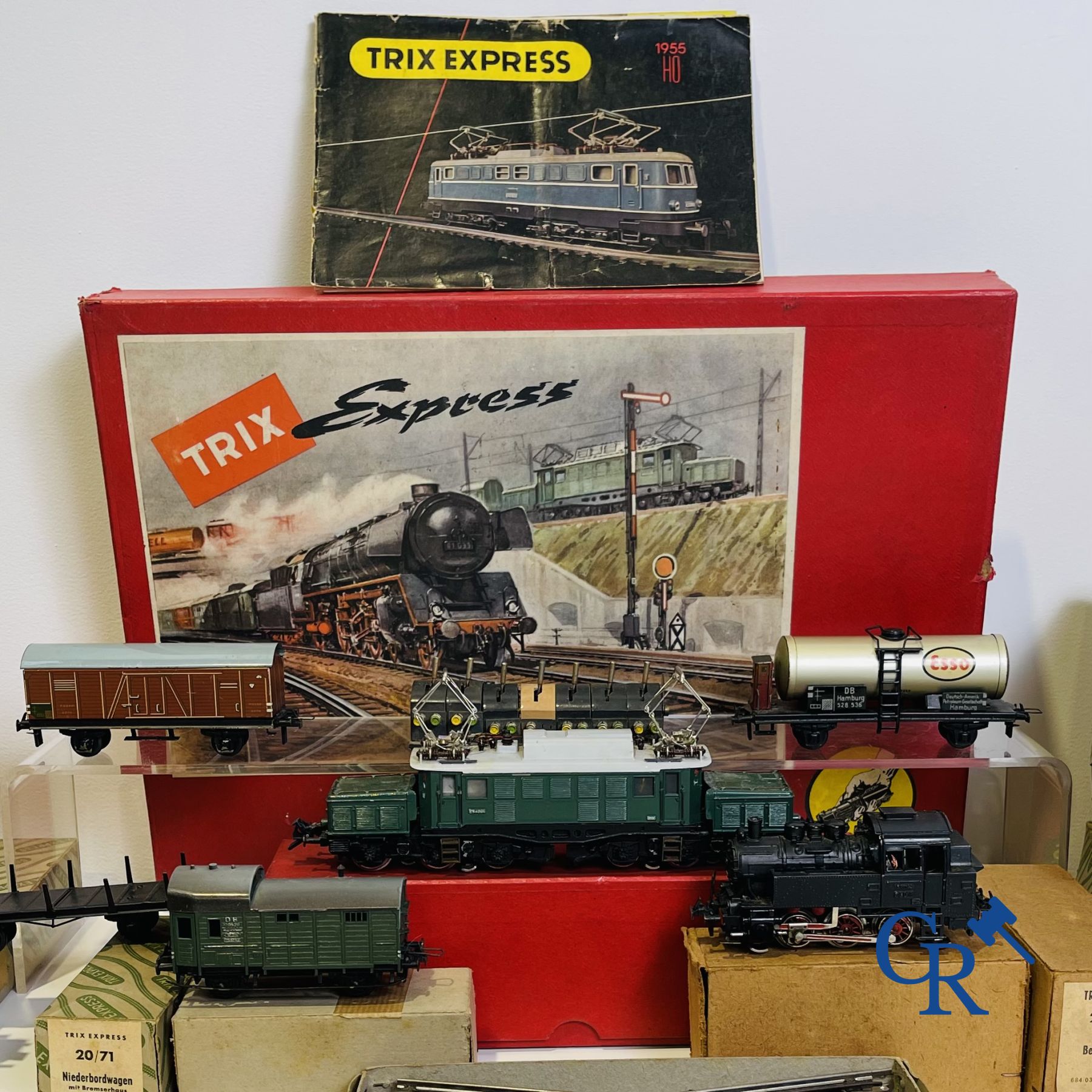 Jouets anciens: Chemin de Fer. Trix Allemagne, Trix Express, Lot avec locomotive, wagons, grand lot de rails et accessoires.