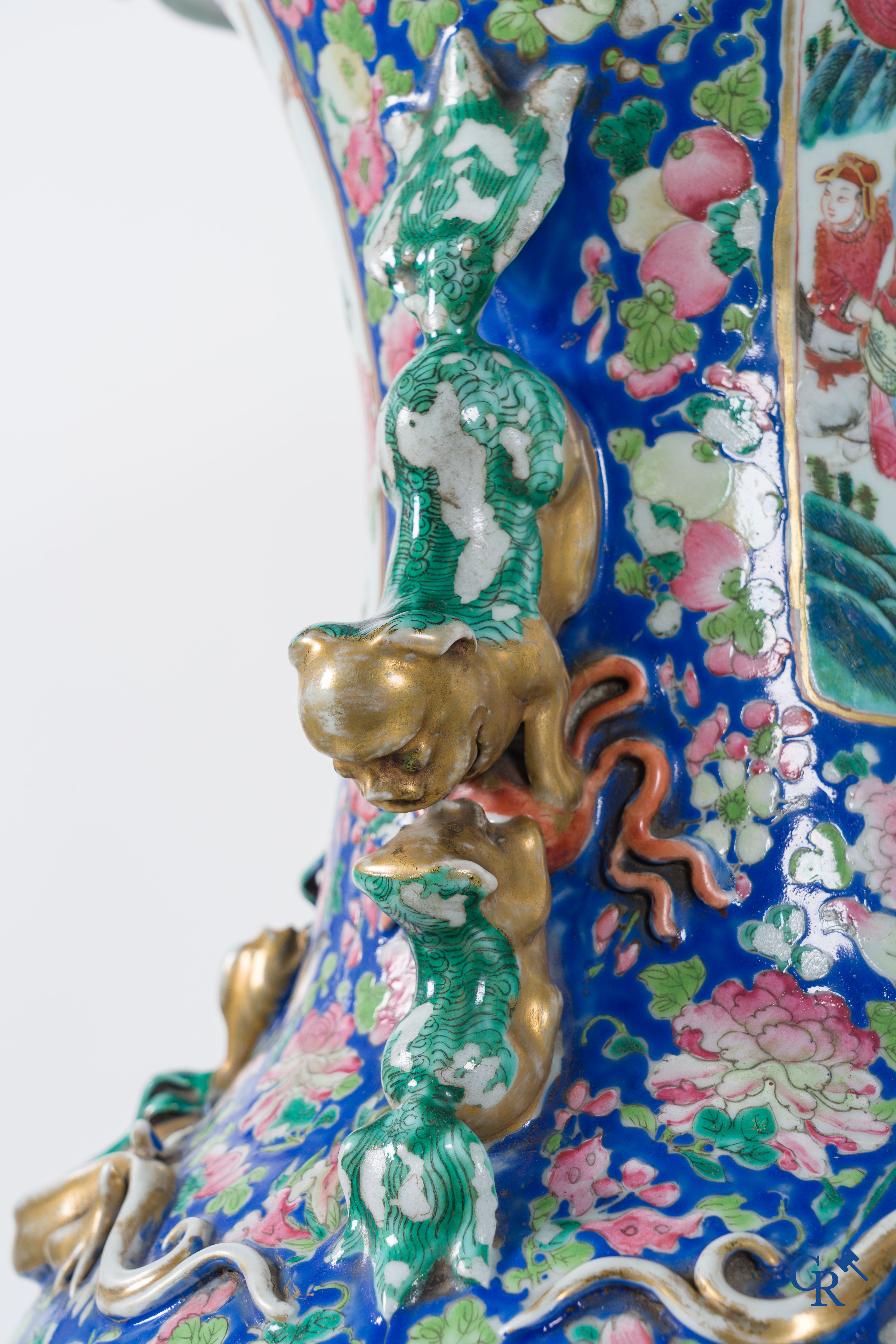 Asian Art: Chinese porcelain. A pair of imposing Chinese vases with famille rose decor. China 19th century.