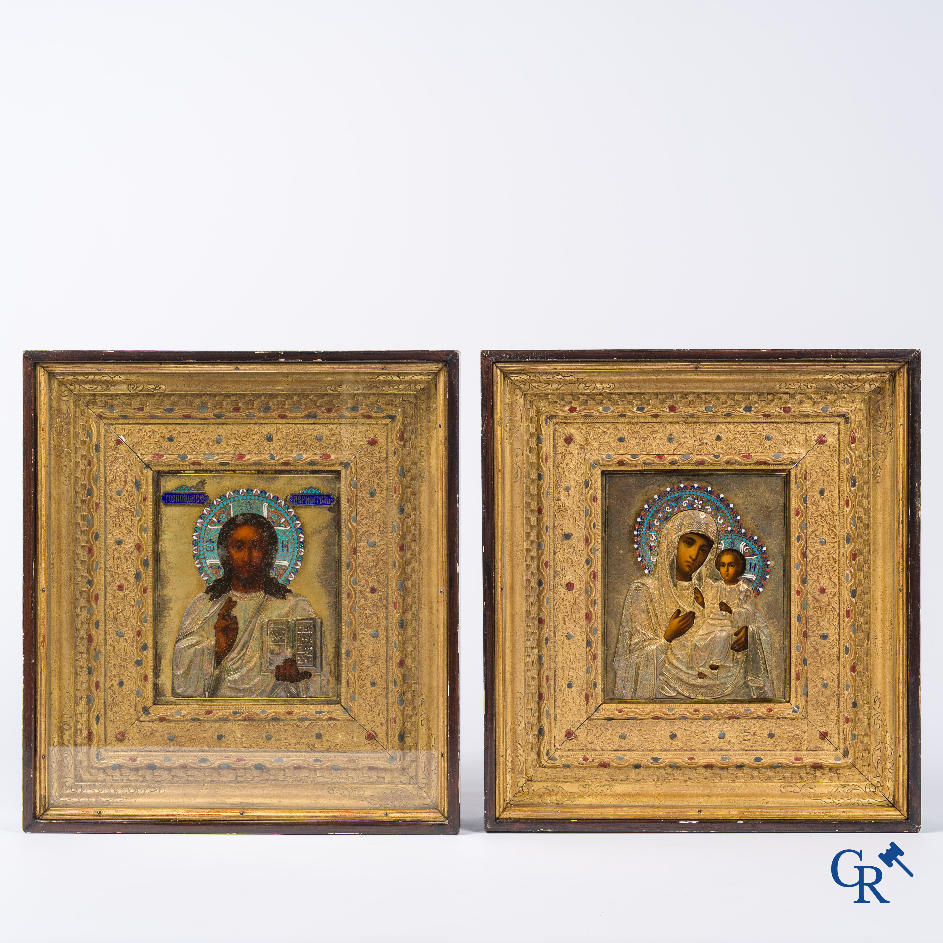 Iconen, een paar Russische geëmailleerde iconen in een houten frame. Keurmerken.