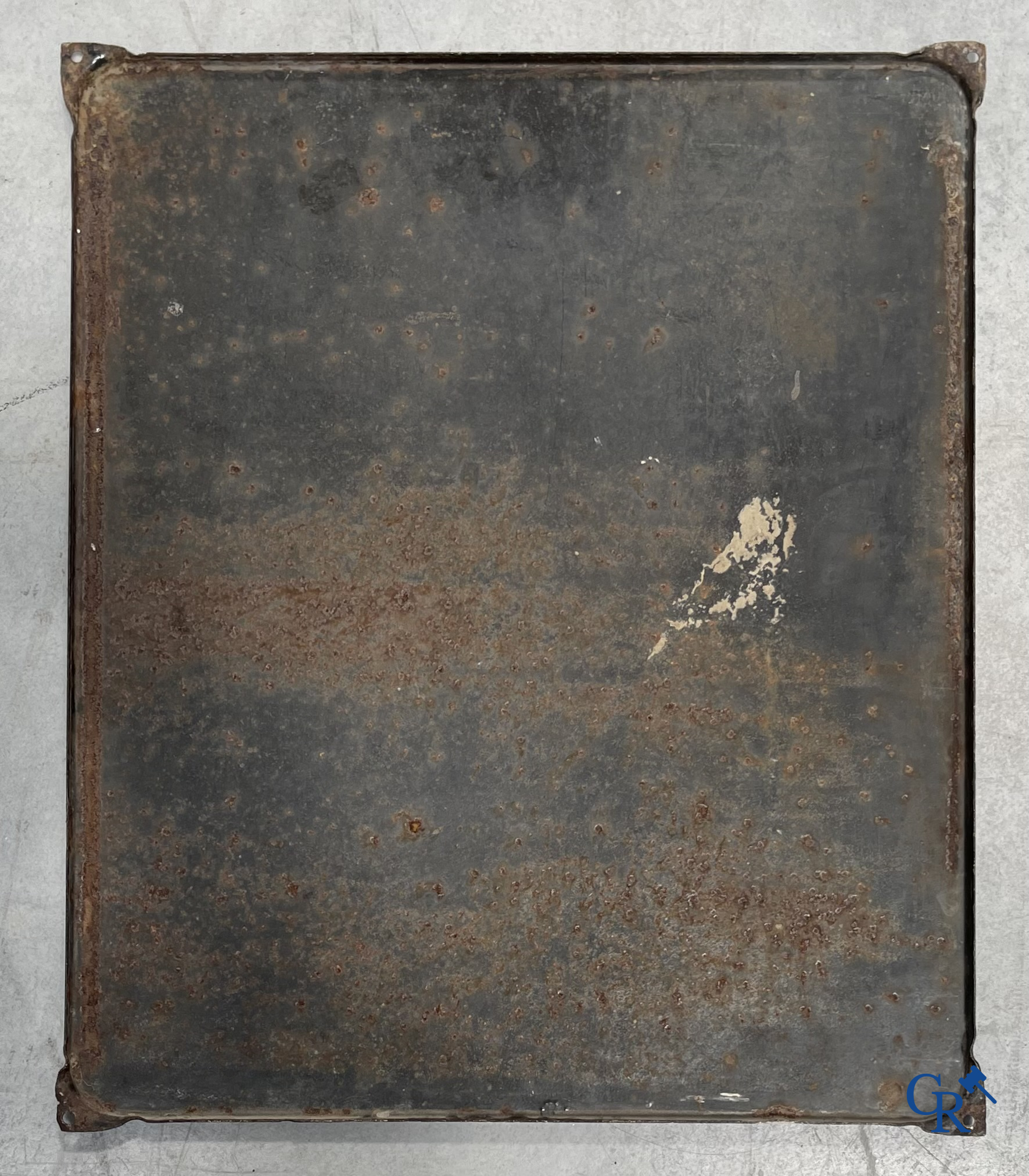 AJJA, Emaille reclamebord voor de tabakswaren van AJJA. Emaillerie Odon Warland. T.P. Bruxelles 1952.