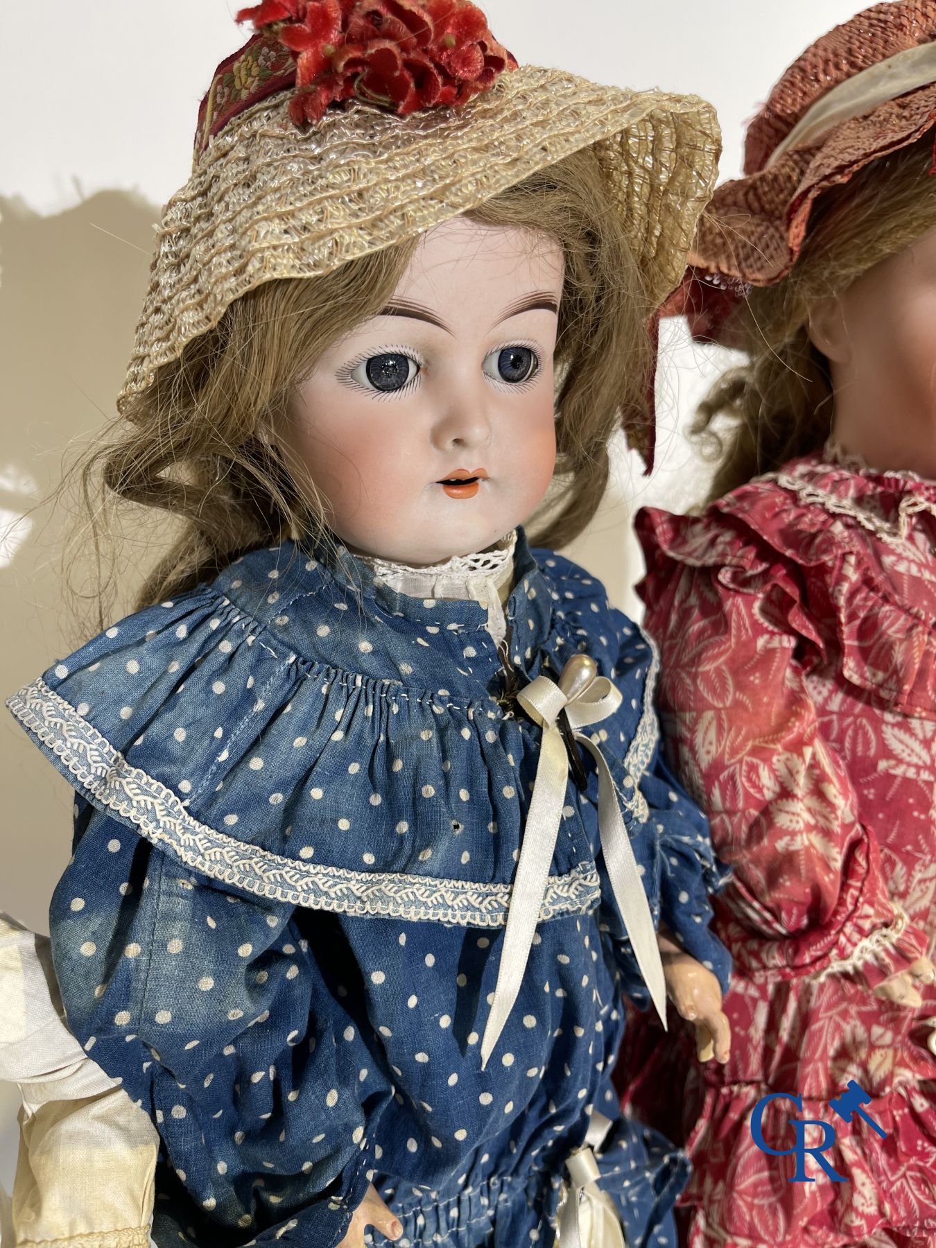 Toys: antique dolls: 4 antique dolls with porcelain head.