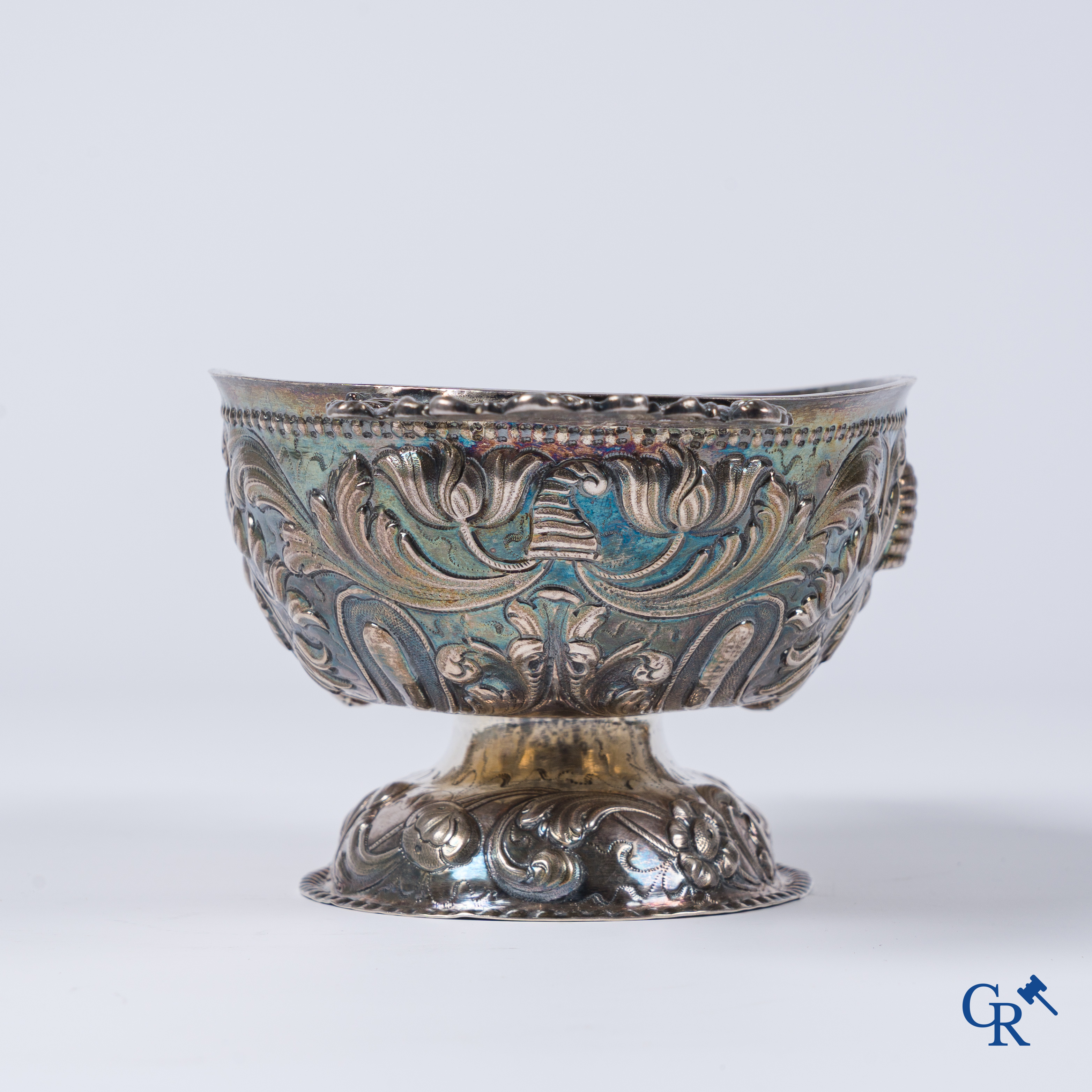 Zilveren brandewijnkom. Gedateerd 1742, verschillende keurmerken. Gewicht: 233 gr.