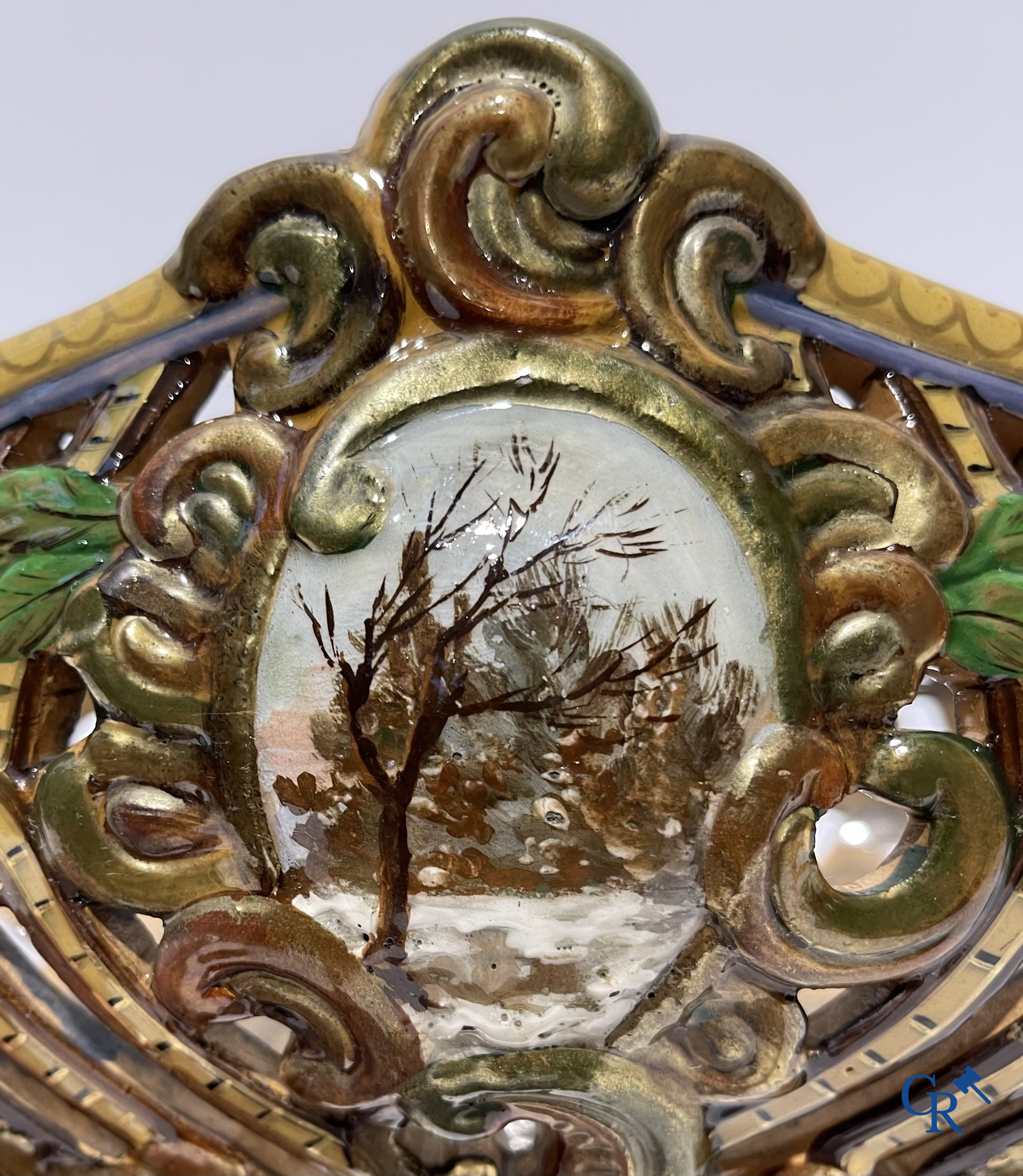 Emile Gallé Nancy, groot tafelmiddenstuk in geëmailleerde faience. Gesigneerd Gallé Nancy deposé.