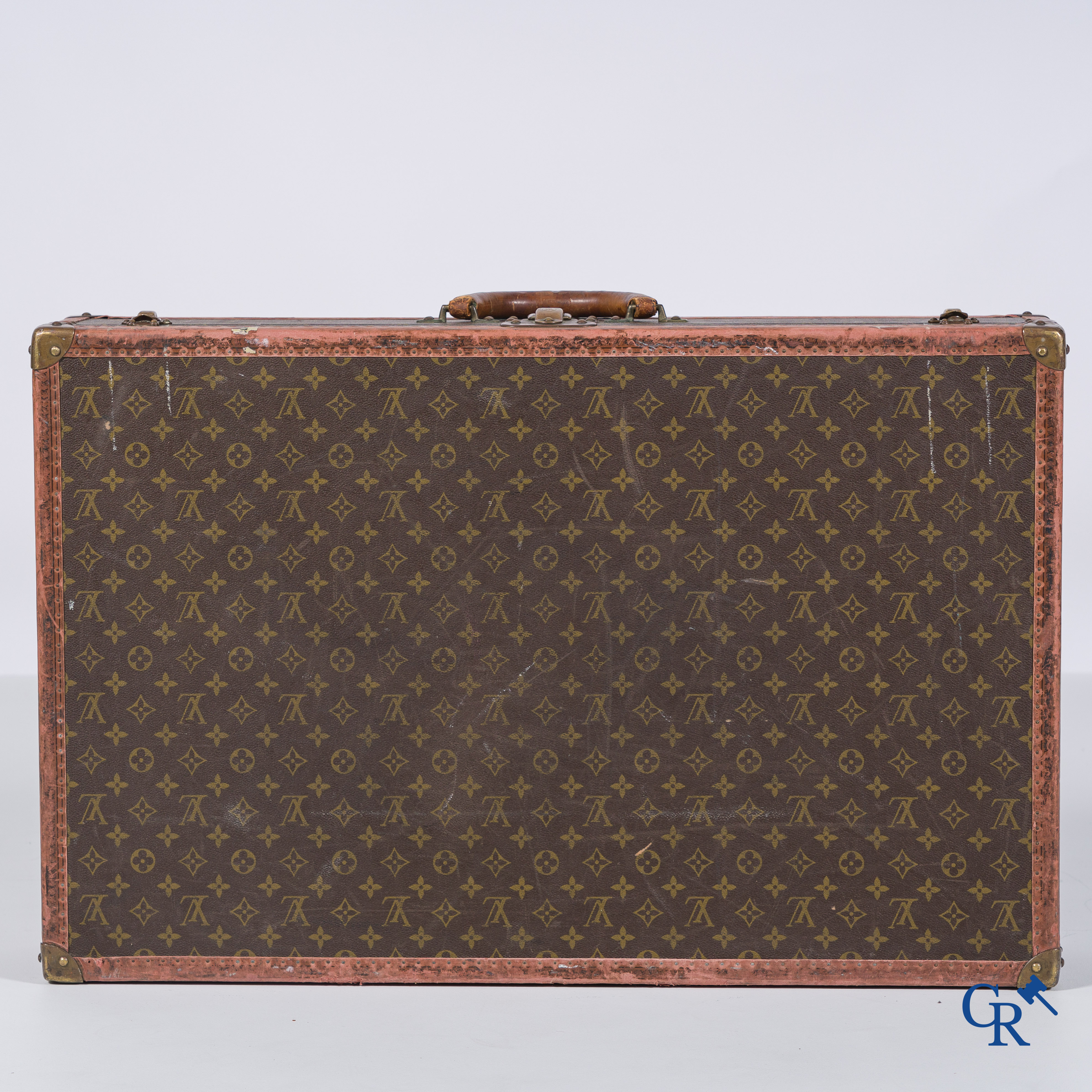 Louis Vuitton, 2 suitcases of which 1 with a label Av. Marceau 78 bis Paris and numbered 982010.