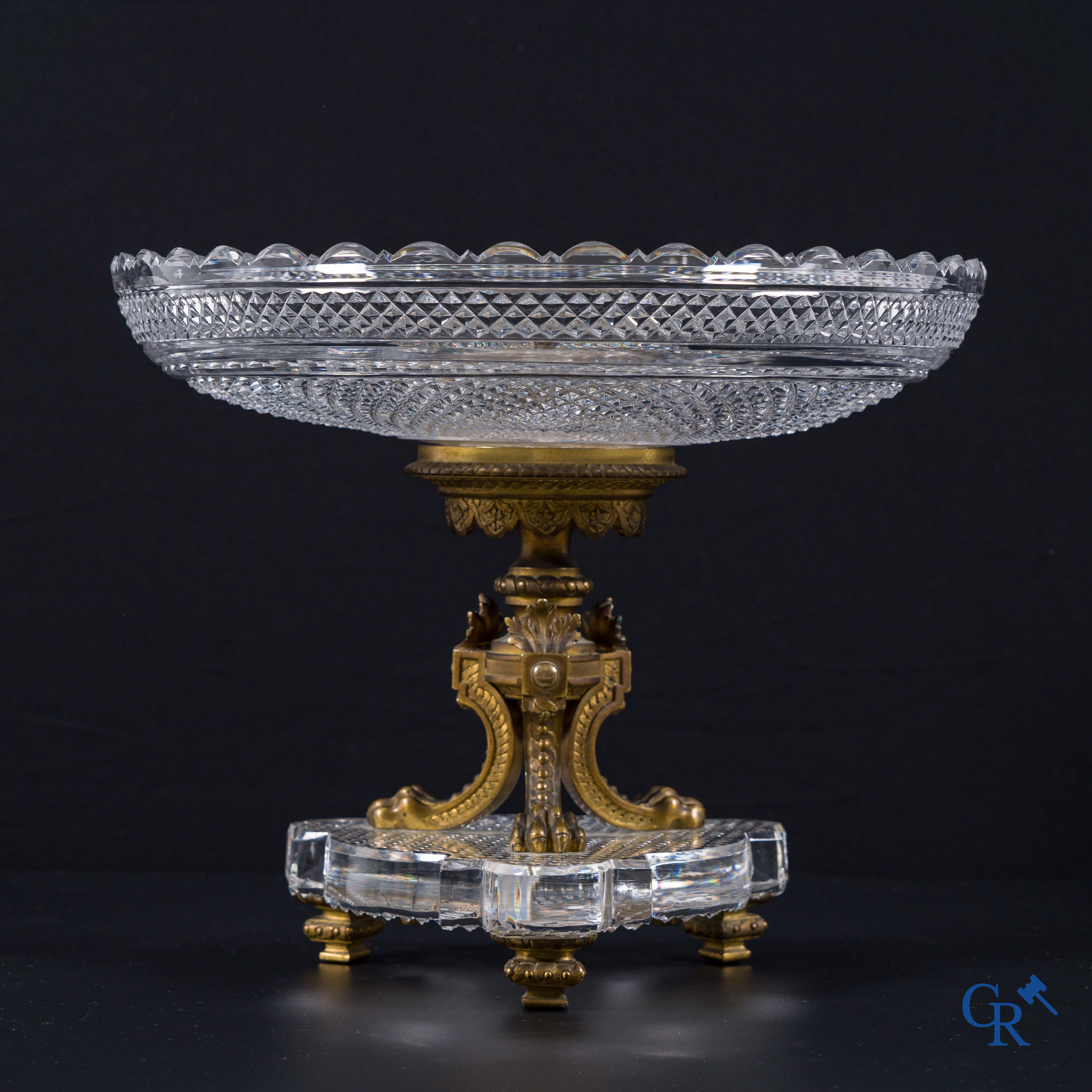 Beautiful "milieu the table" or centerpiece in gilded bronze and Baccarat crystal. Late 19th century, Napoleon III period.