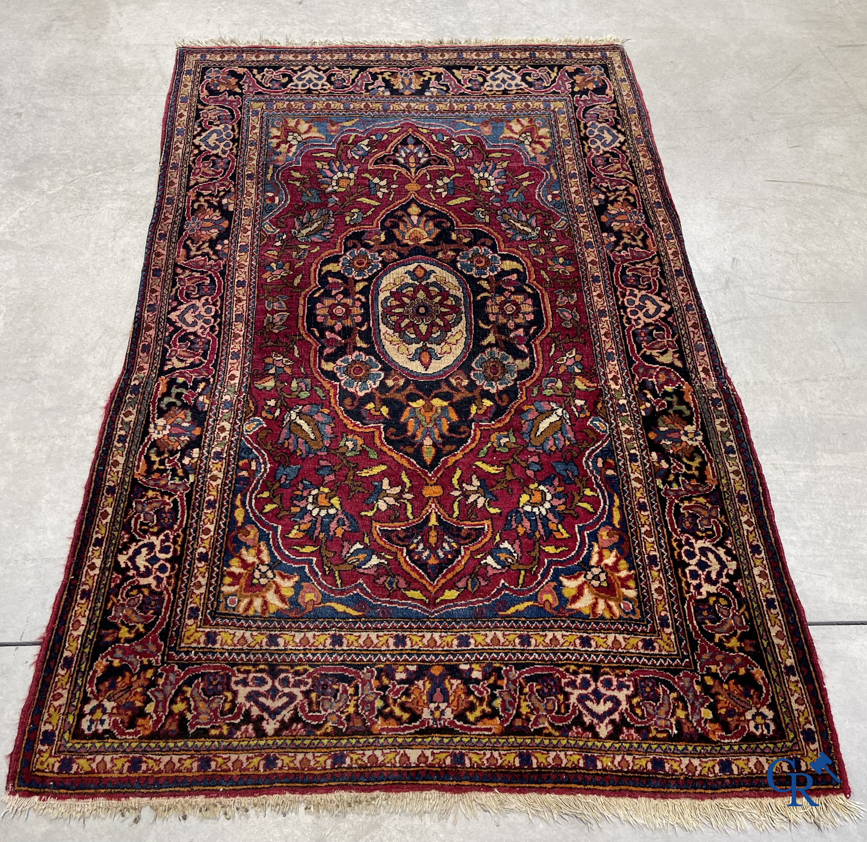 Persian carpets: A lot of 2 finely knotted Oriental carpets. Floral decor and floral decor with birds of paradise.