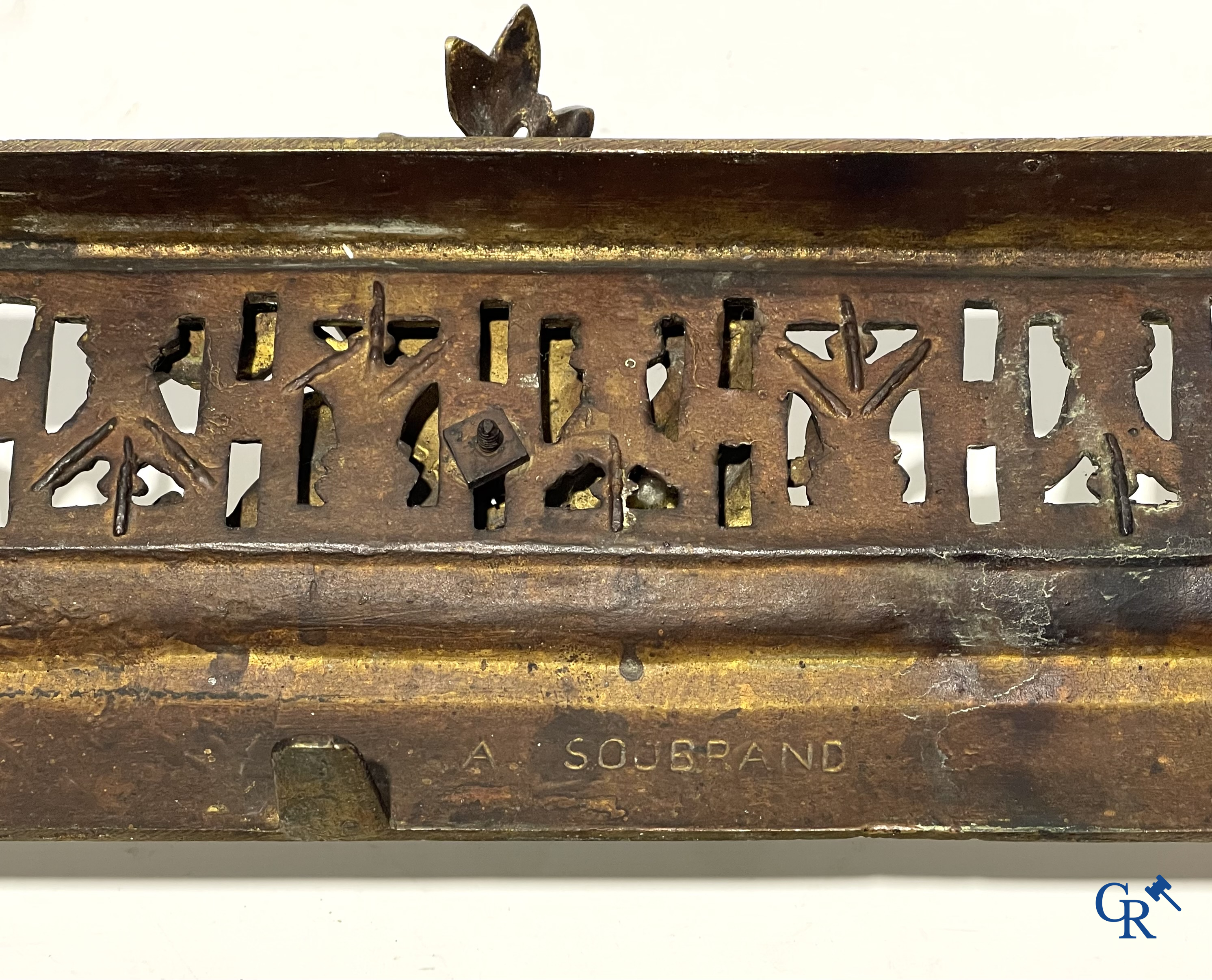 A lot of an imposing chandelier with 12 light points, a lamp belge with bronze frame and a fireplace piece.