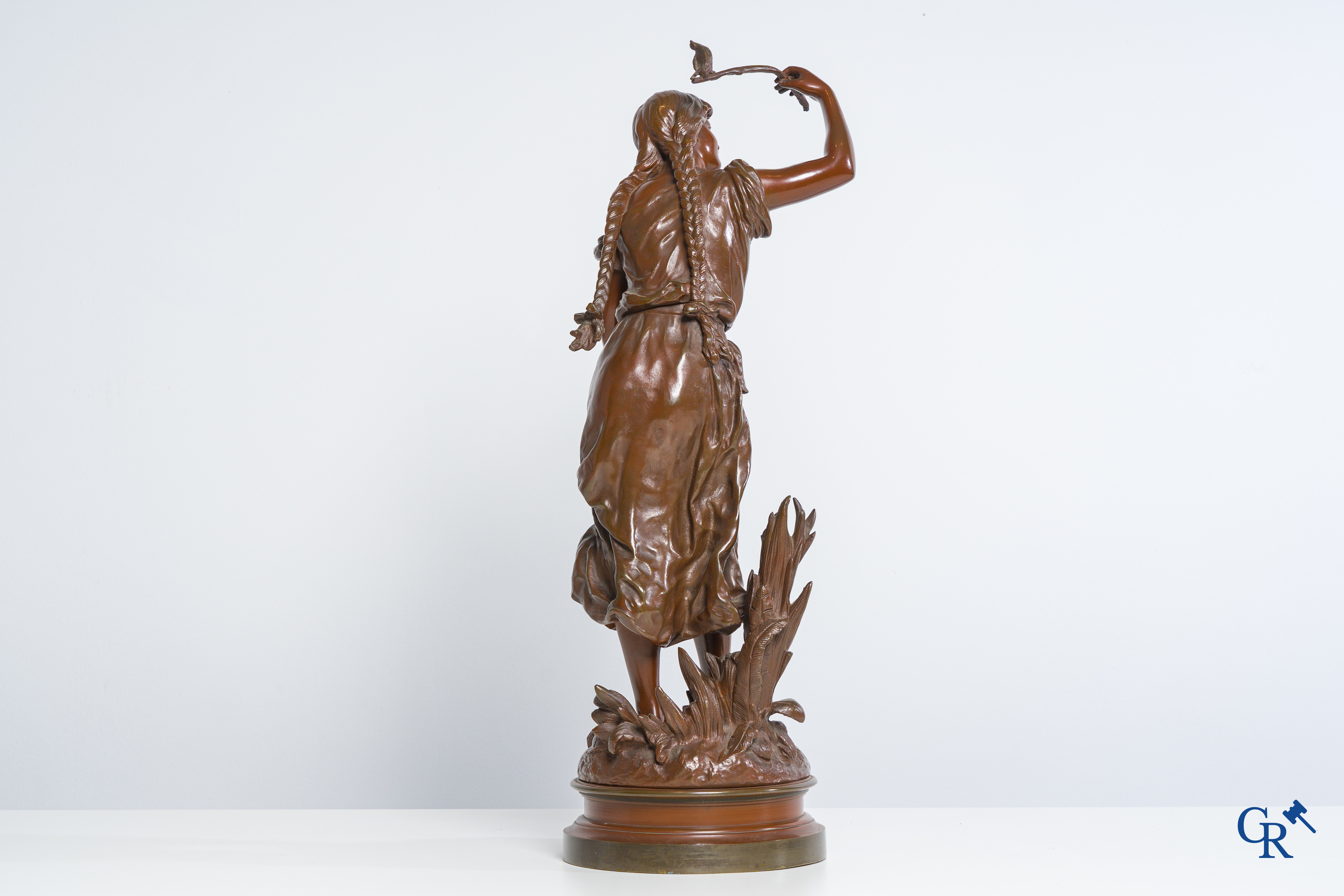 Hippolyte Moreau (1832-1927) "Charmeuse", Bronze statue with brown patina on a rotating base.