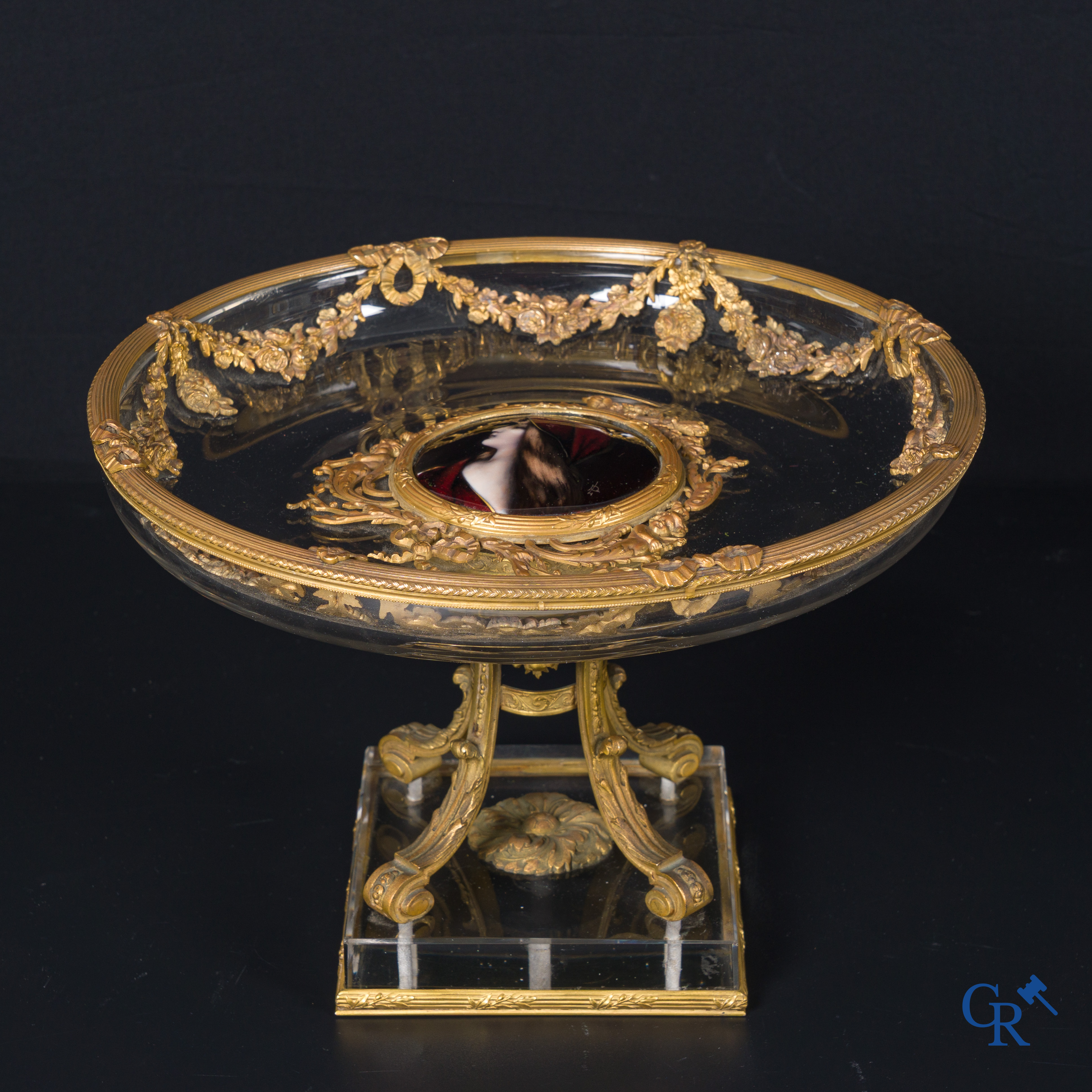 Exceptional center piece in finely gilded bronze, Limoges enamel and crystal. Around 1920.