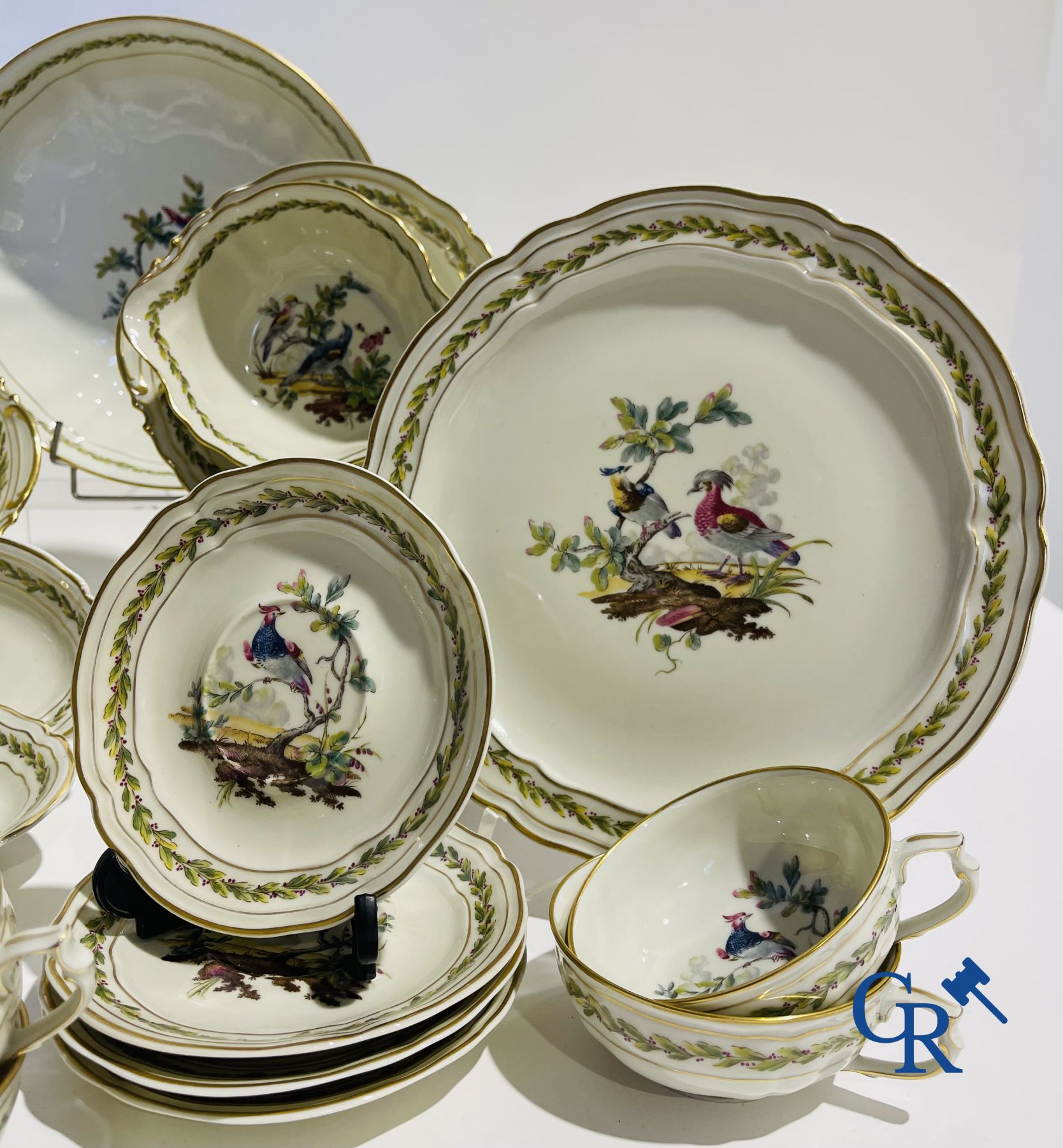 Limoges. L. Bernardaud & Cie. Beautiful dinner set in Limoges porcelain. Model Chevreuse.