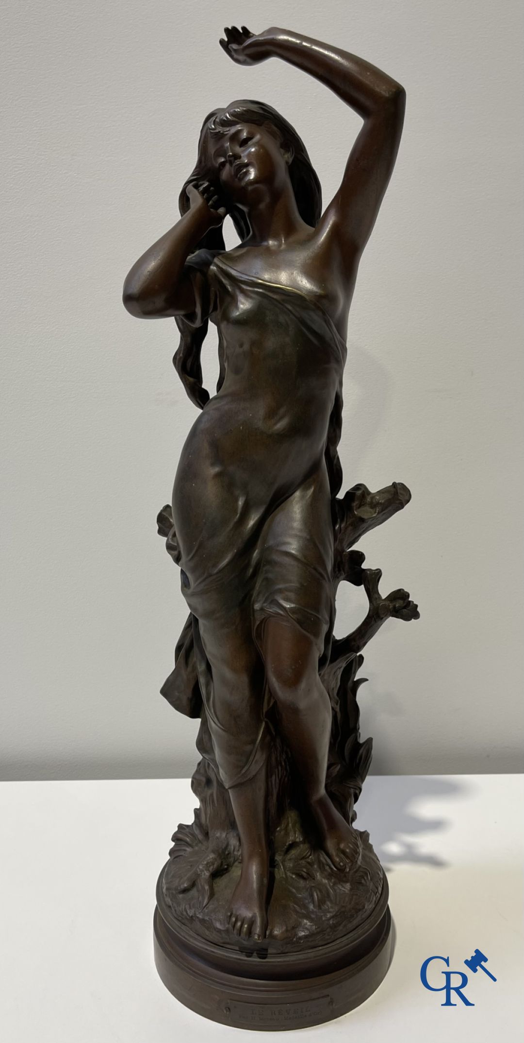 Hippolyte Moreau "Le Réveil" Bronzen beeld. Gesigneerd Hip. Moreau.